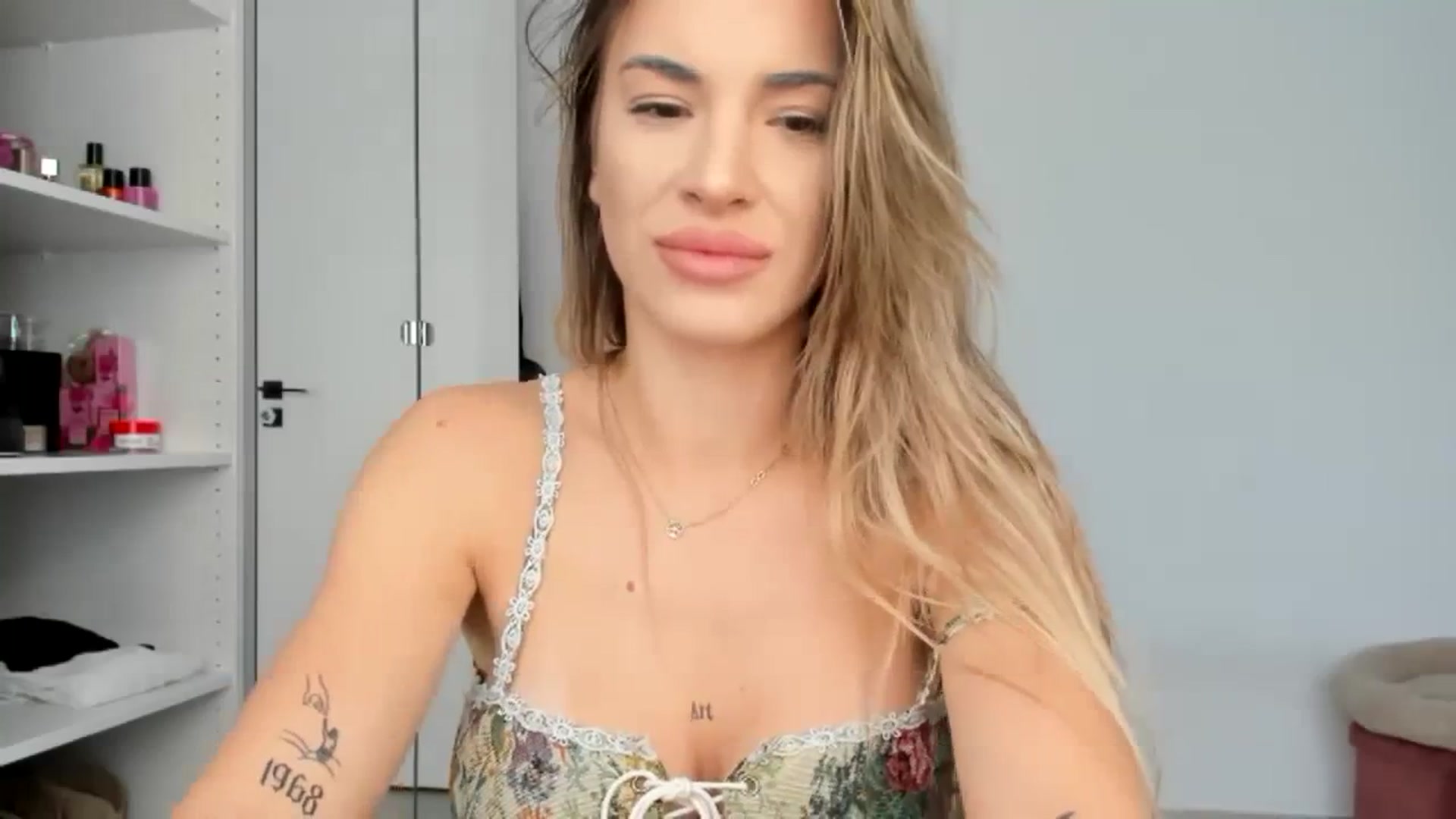 Gallery image thumbnail from Yourbabyyy96's myfreecams stream on, 10/17/2023, 13:38 image 4 of 20