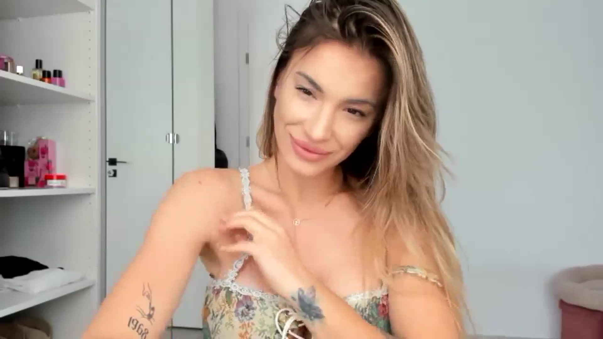 Gallery image thumbnail from Yourbabyyy96's myfreecams stream on, 10/17/2023, 13:38 image 3 of 20