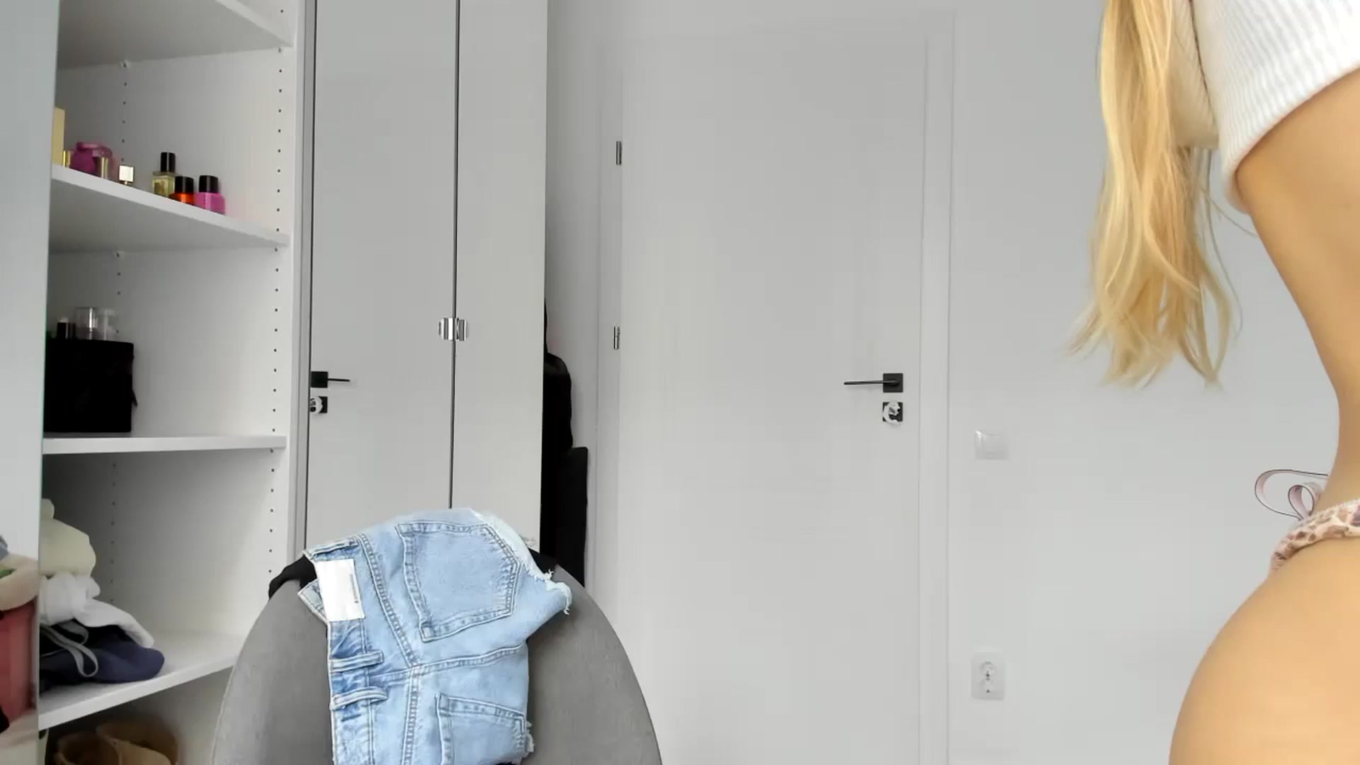 Gallery image thumbnail from Yourbabyyy96's myfreecams stream on, 10/18/2023, 07:57 image 1 of 20