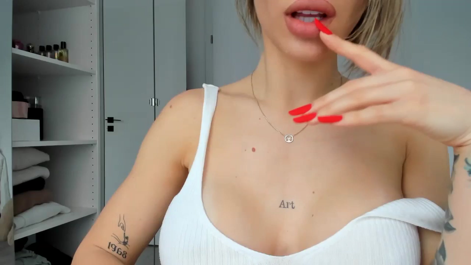 Gallery image thumbnail from Yourbabyyy96's myfreecams stream on, 12/06/2023, 13:44 image 14 of 20