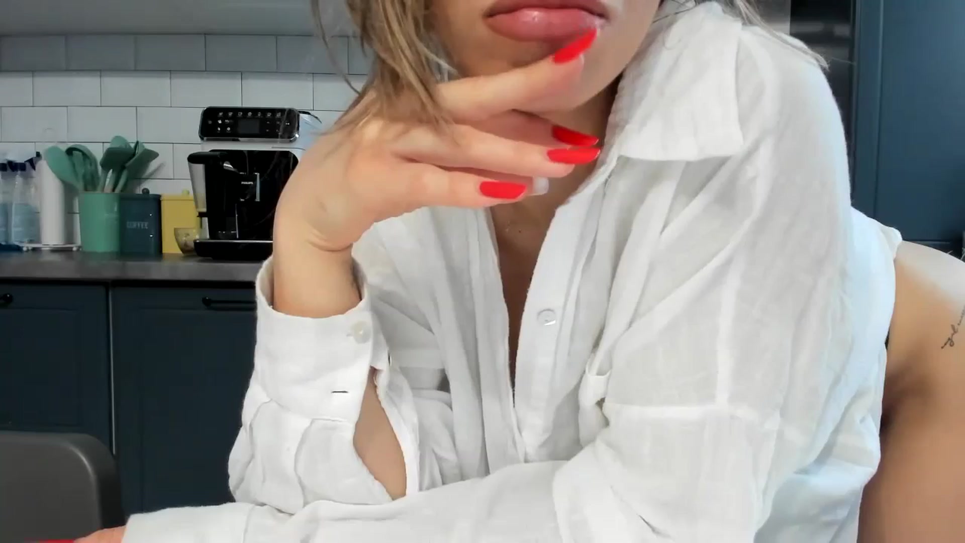 Gallery image thumbnail from Yourbabyyy96's myfreecams stream on, 12/12/2023, 13:48 image 10 of 20