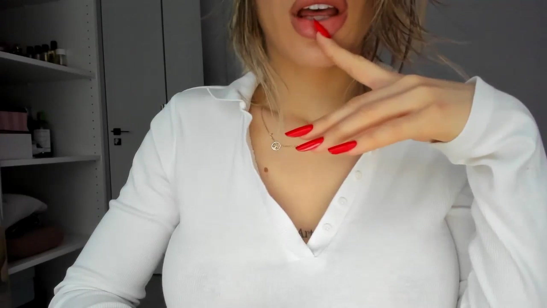 Gallery image thumbnail from Yourbabyyy96's myfreecams stream on, 12/14/2023, 14:00 image 10 of 20