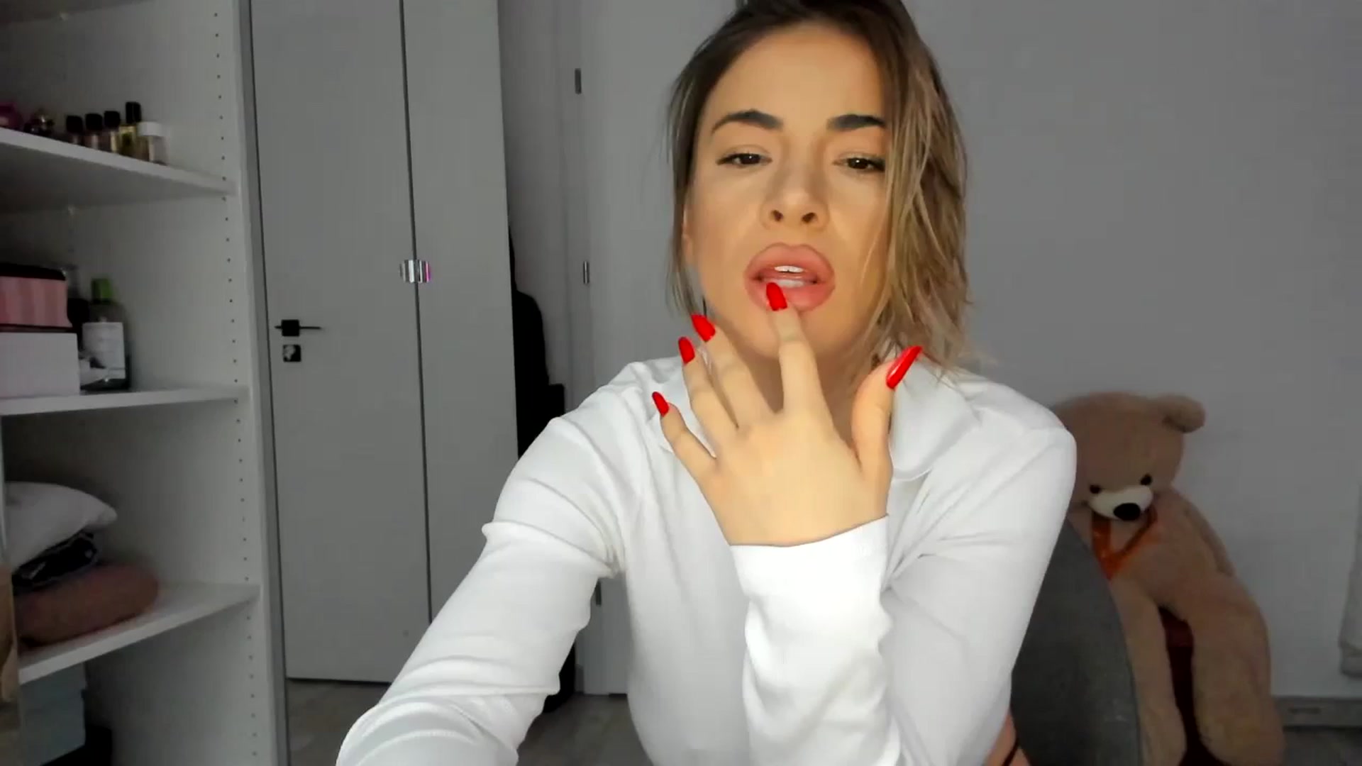 Gallery image thumbnail from Yourbabyyy96's myfreecams stream on, 12/14/2023, 14:00 image 18 of 20