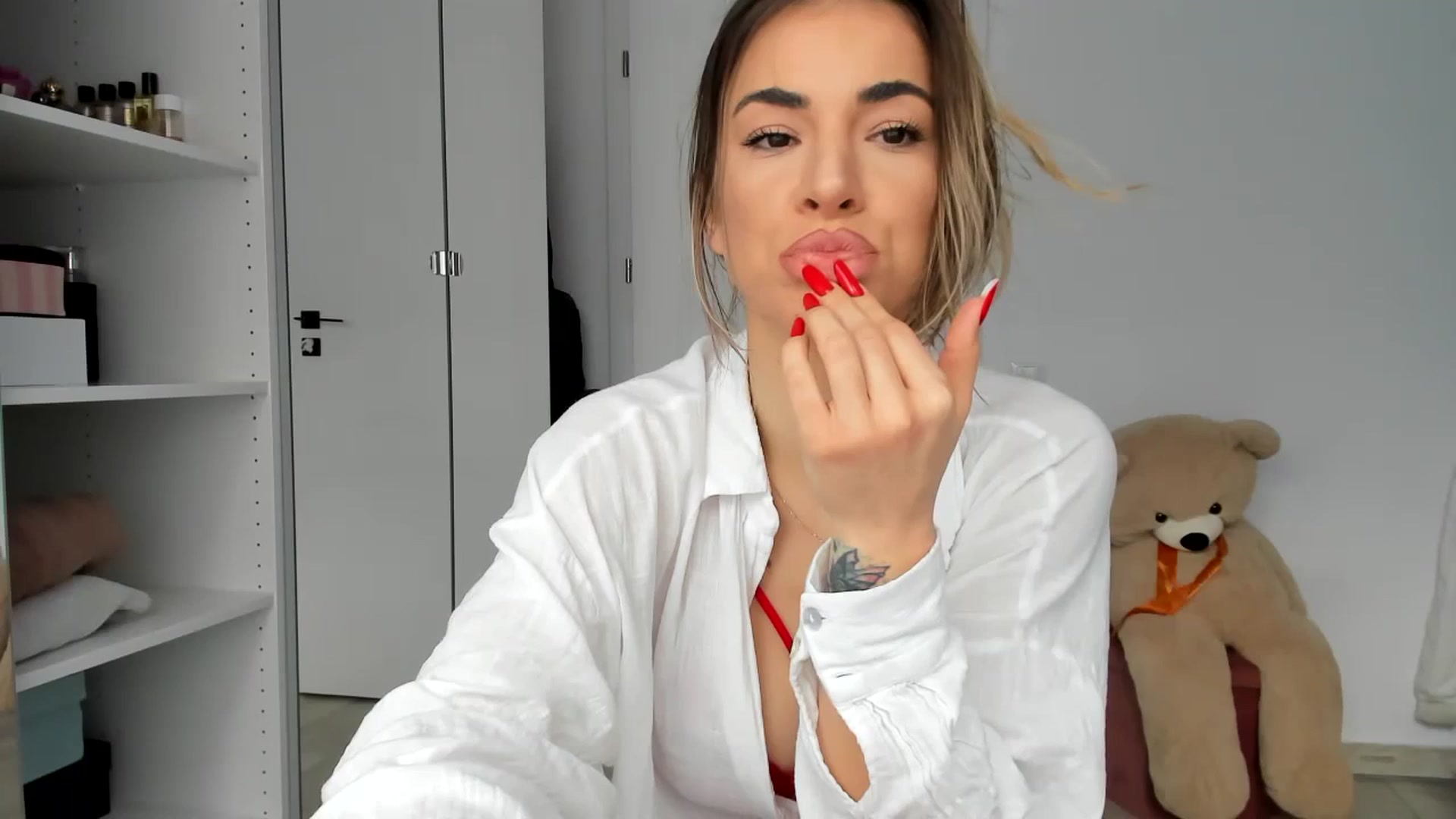 Gallery image thumbnail from Yourbabyyy96's myfreecams stream on, 12/15/2023, 12:20 image 7 of 20