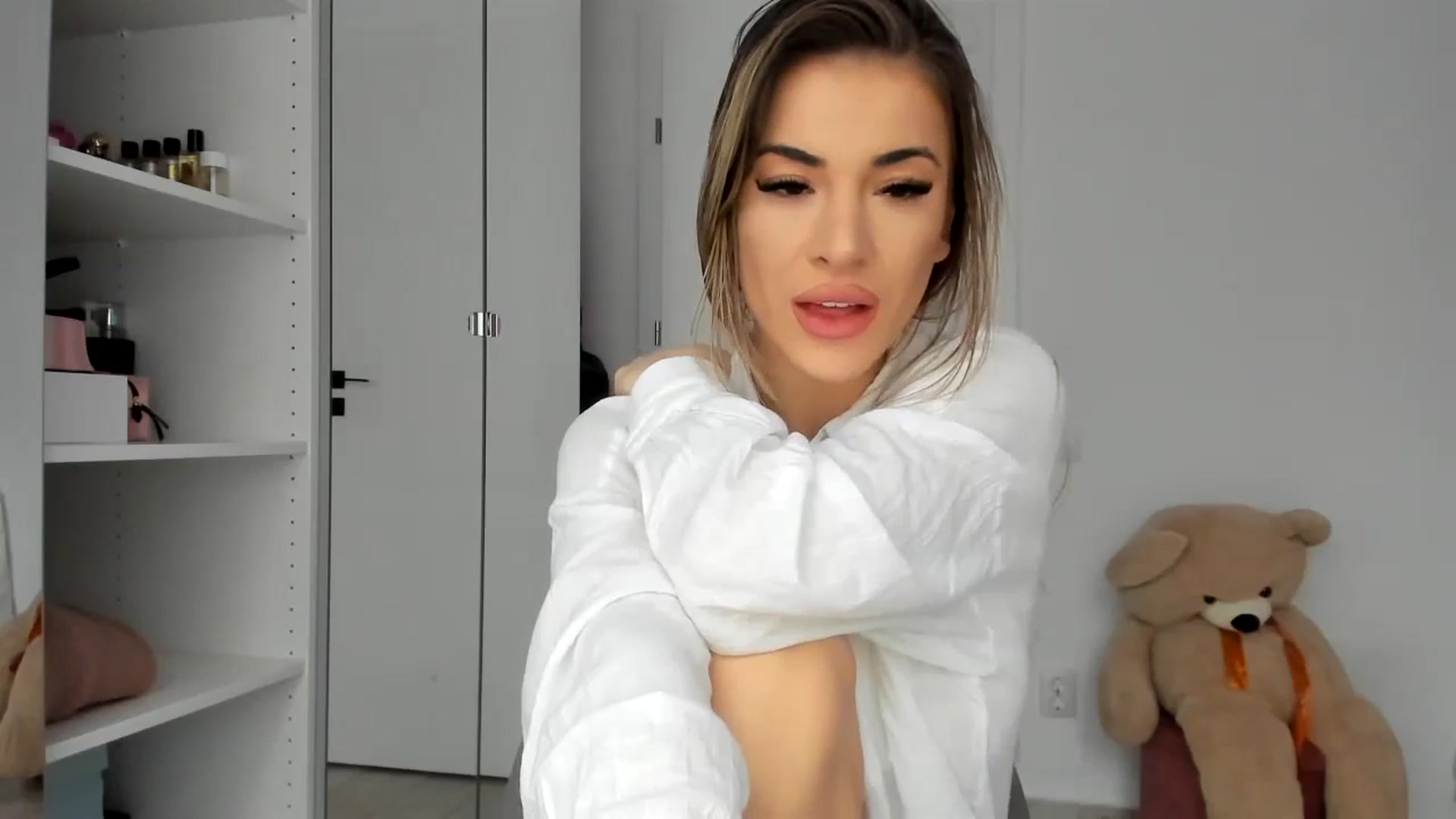 Gallery image thumbnail from Yourbabyyy96's myfreecams stream on, 12/19/2023, 13:54 image 5 of 20