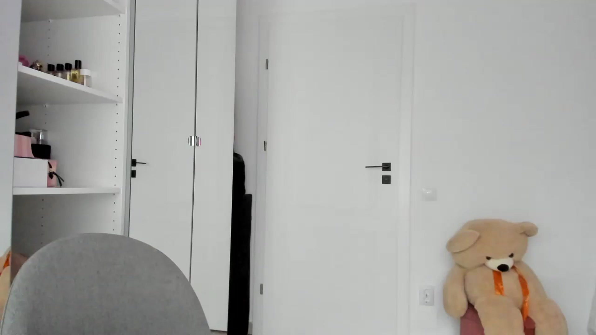 Gallery image thumbnail from Yourbabyyy96's myfreecams stream on, 12/19/2023, 13:54 image 15 of 20