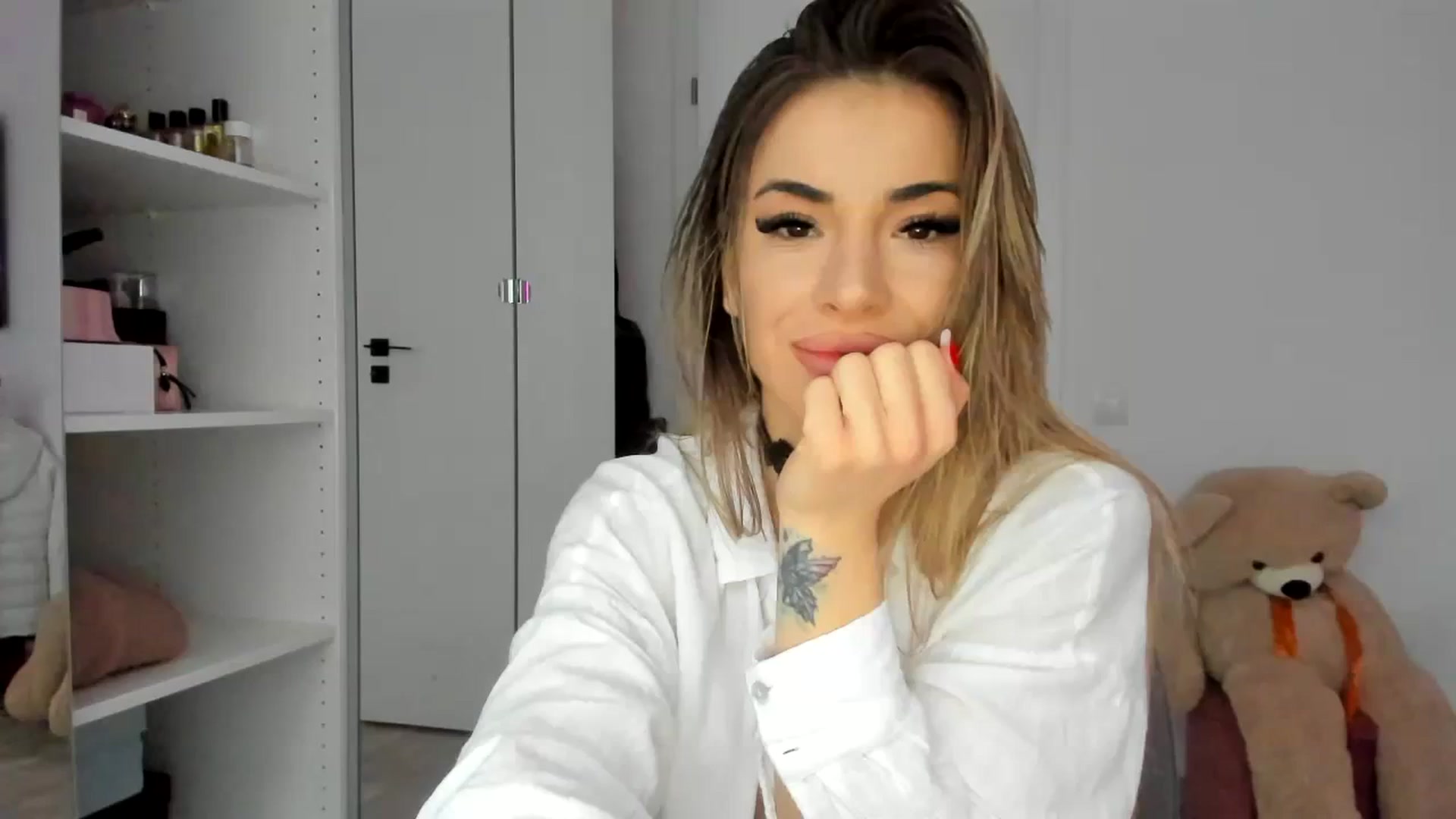 Gallery image thumbnail from Yourbabyyy96's myfreecams stream on, 12/19/2023, 14:34 image 1 of 20