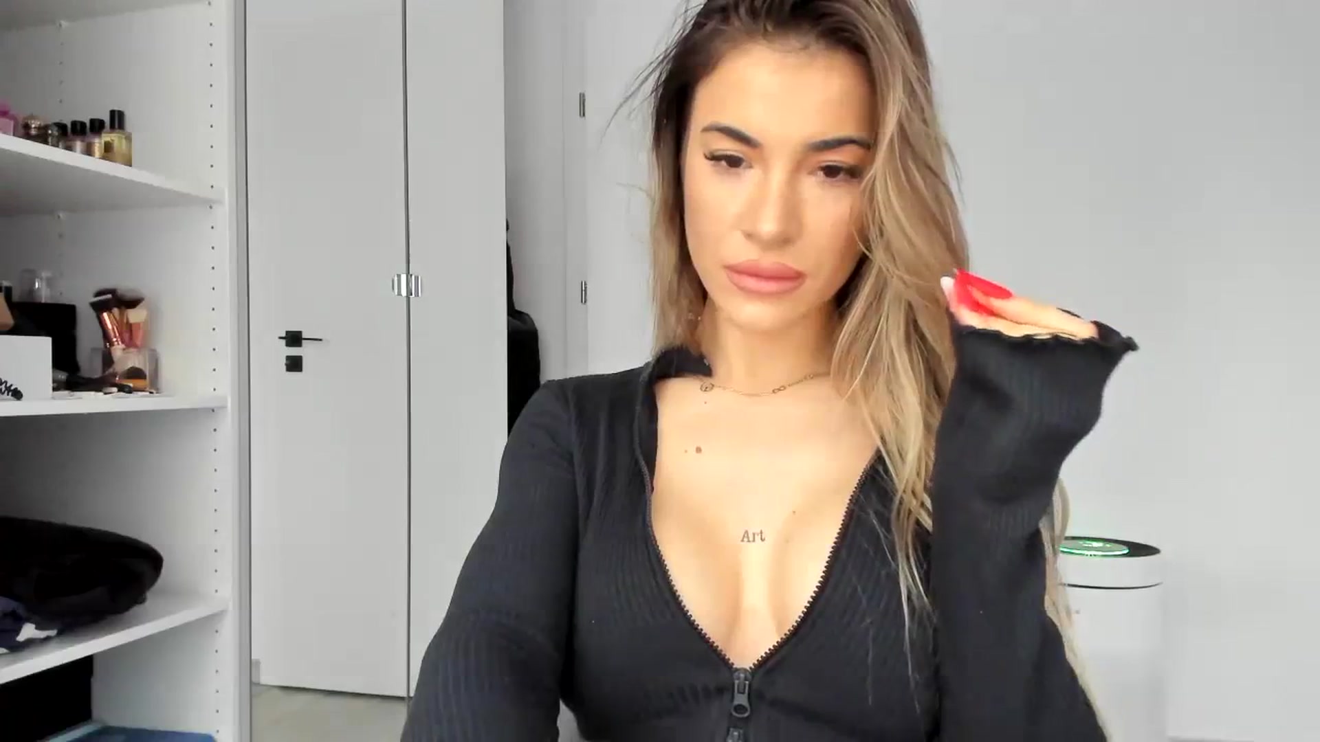 Gallery image thumbnail from Yourbabyyy96's myfreecams stream on, 01/18/2024, 14:10 image 19 of 20