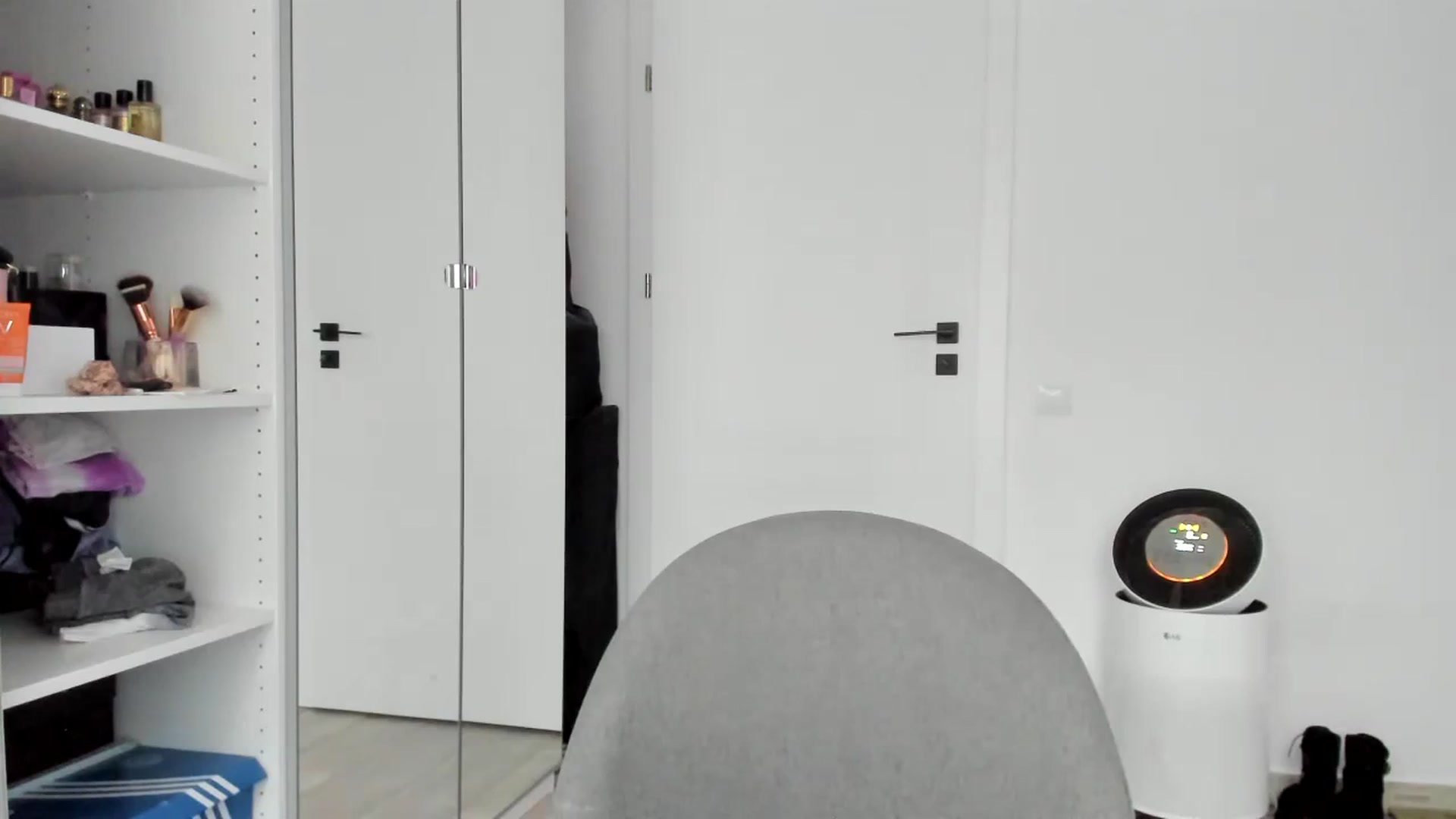 Gallery image thumbnail from Yourbabyyy96's myfreecams stream on, 01/24/2024, 14:15 image 18 of 20