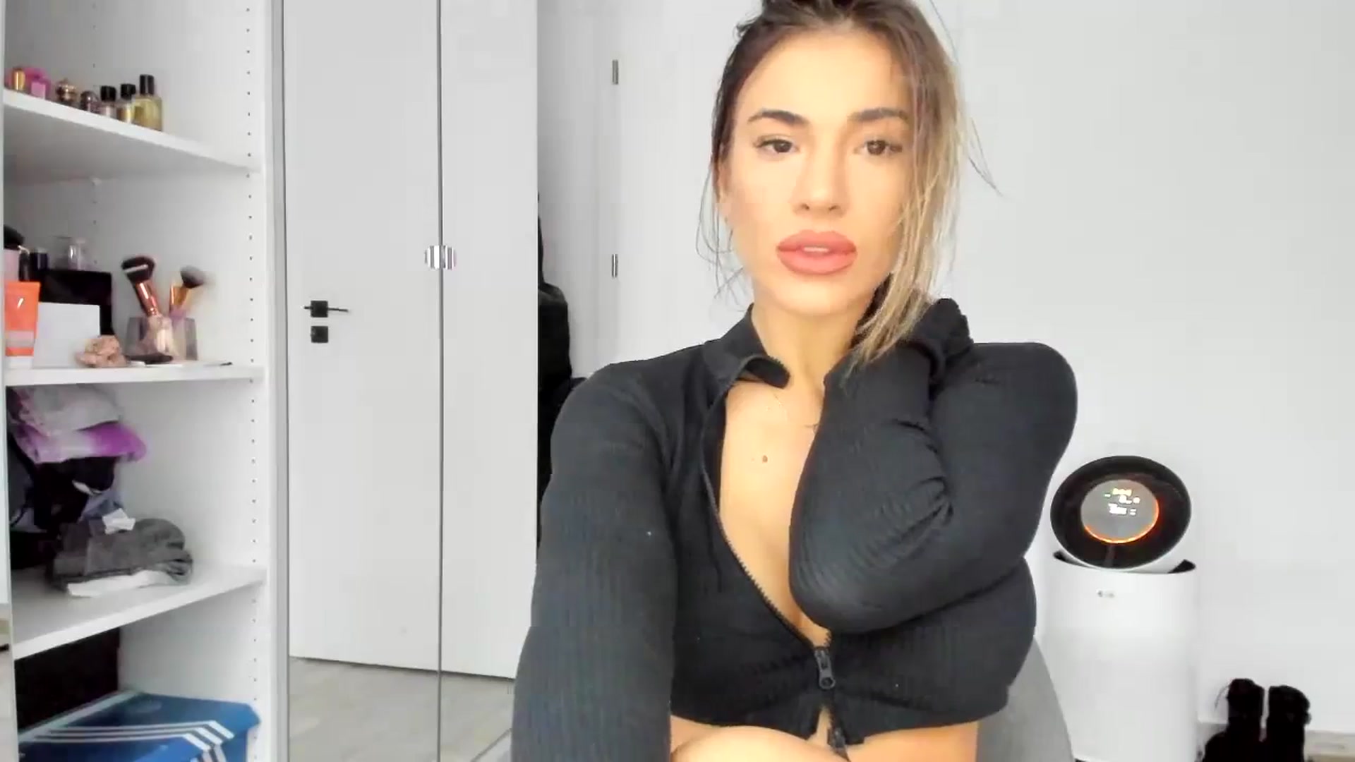 Gallery image thumbnail from Yourbabyyy96's myfreecams stream on, 01/24/2024, 14:15 image 14 of 20