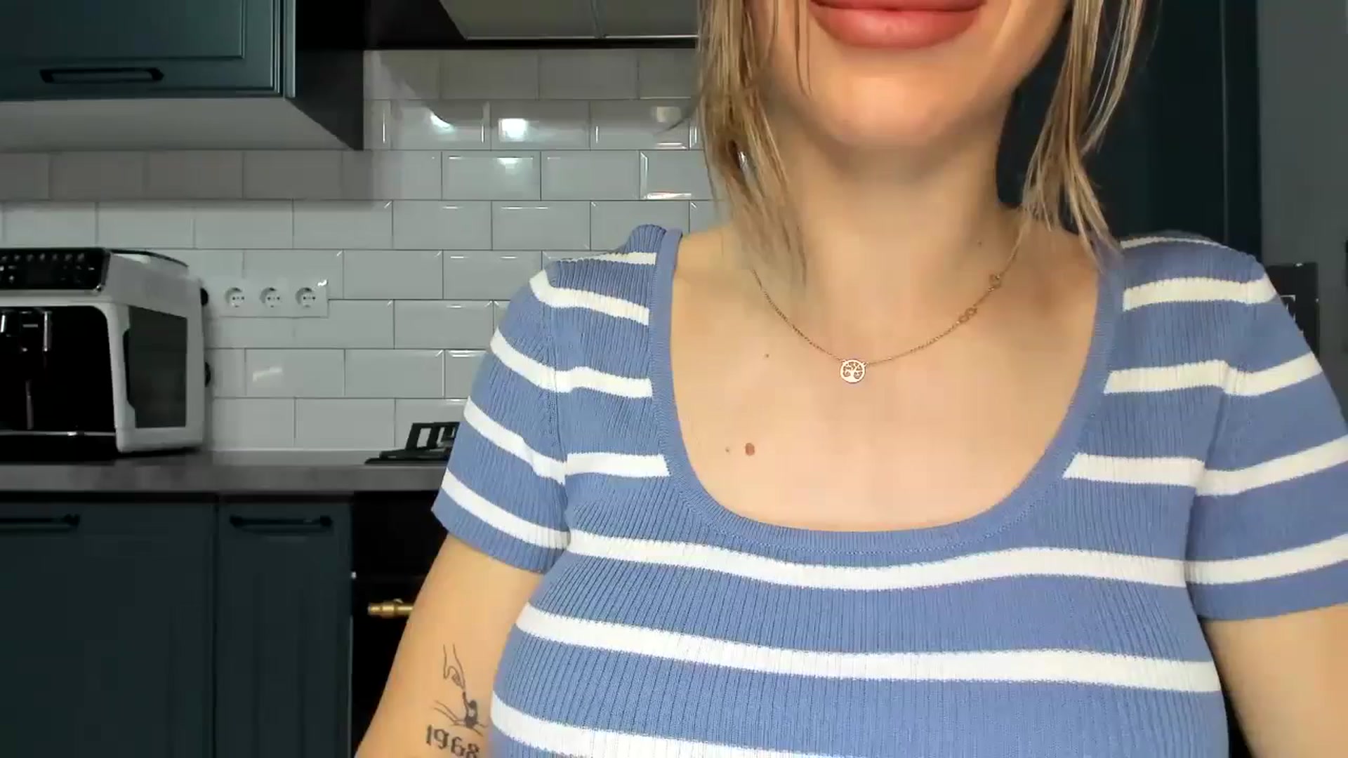 Gallery image thumbnail from Yourbabyyy96's myfreecams stream on, 02/03/2024, 23:05 image 10 of 20