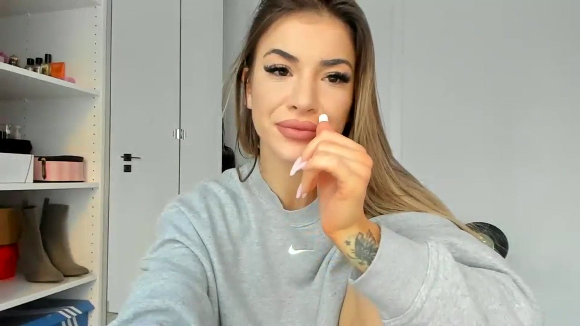 Gallery image thumbnail from Yourbabyyy96's myfreecams stream on, 02/07/2024, 14:56 image 18 of 20