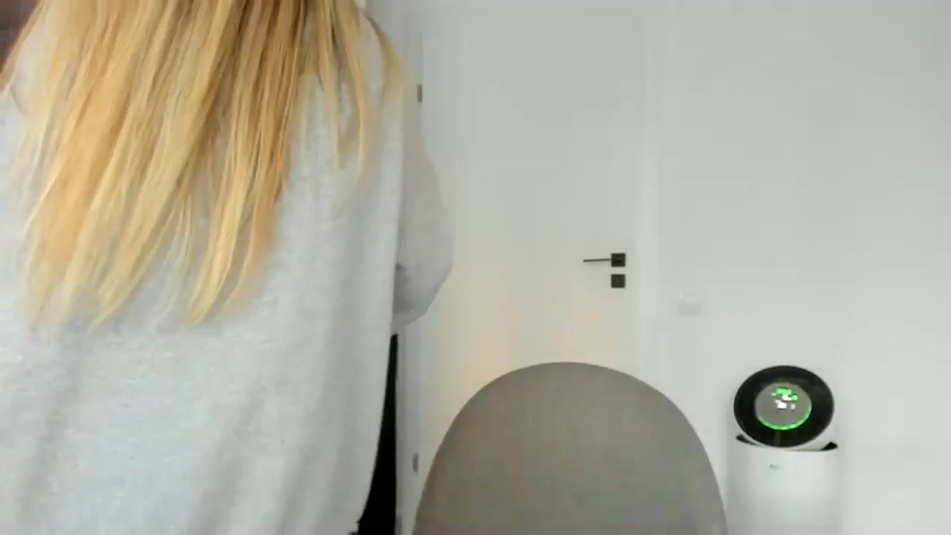Gallery image thumbnail from Yourbabyyy96's myfreecams stream on, 02/07/2024, 14:56 image 17 of 20