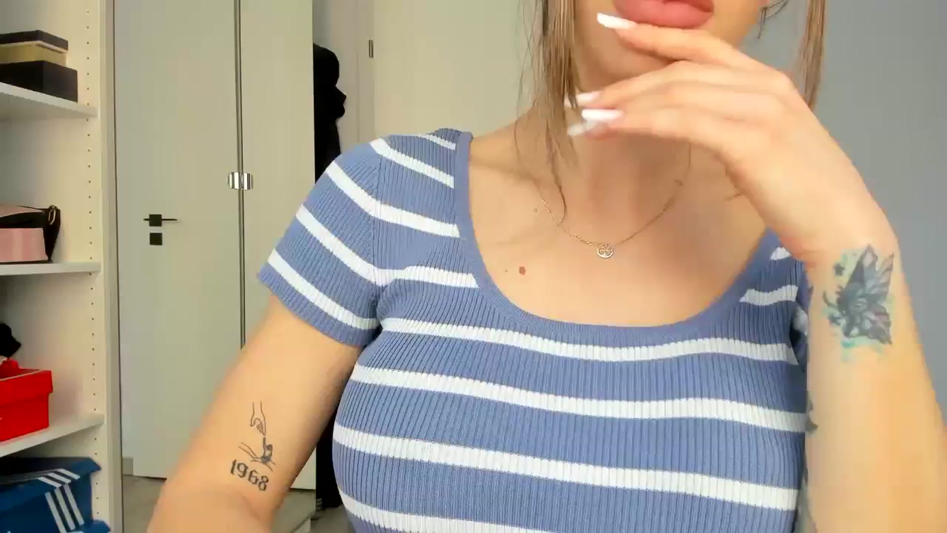 Gallery image thumbnail from Yourbabyyy96's myfreecams stream on, 03/21/2024, 14:36 image 17 of 20