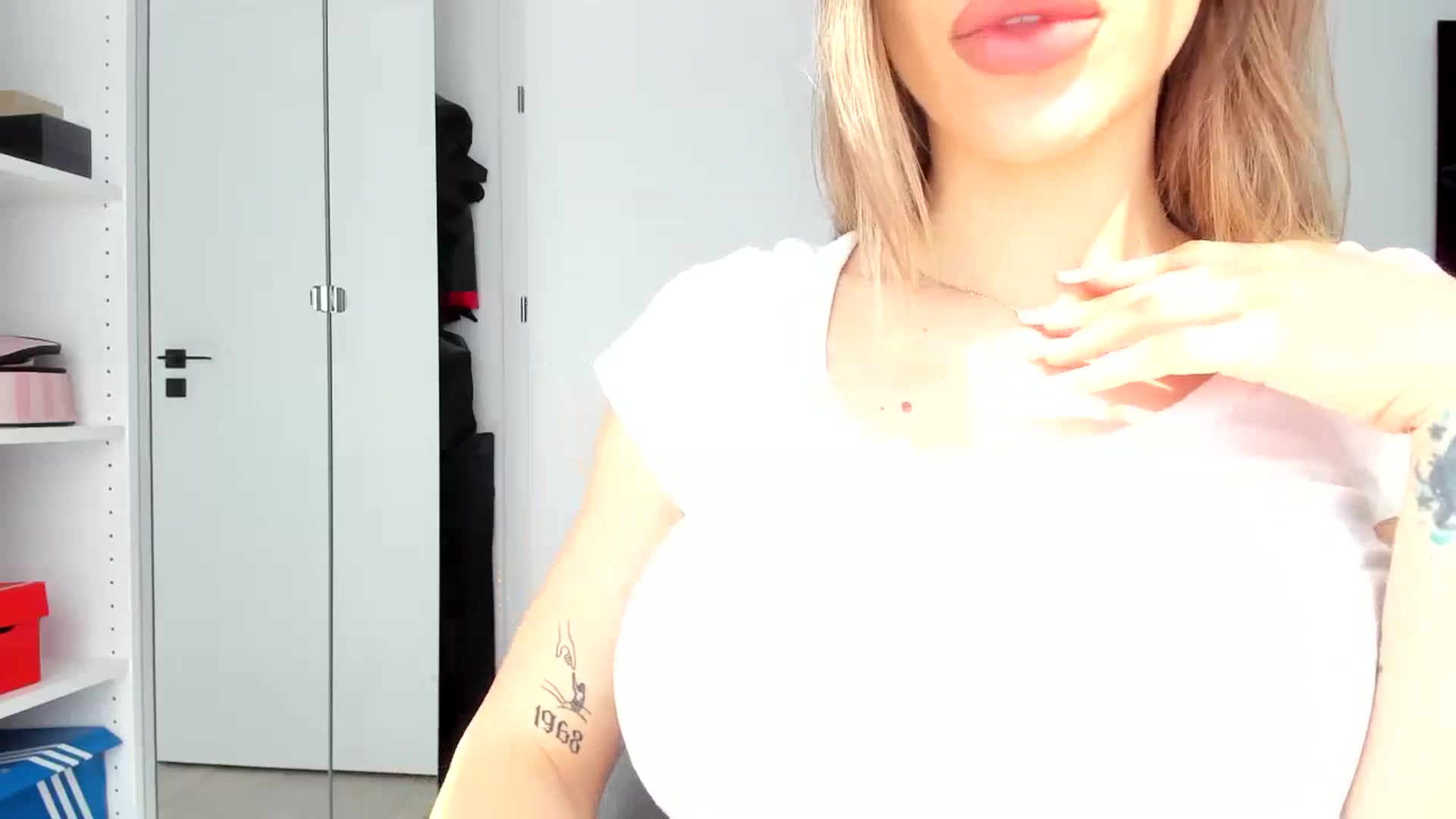 Gallery image thumbnail from Yourbabyyy96's myfreecams stream on, 03/27/2024, 09:44 image 5 of 20