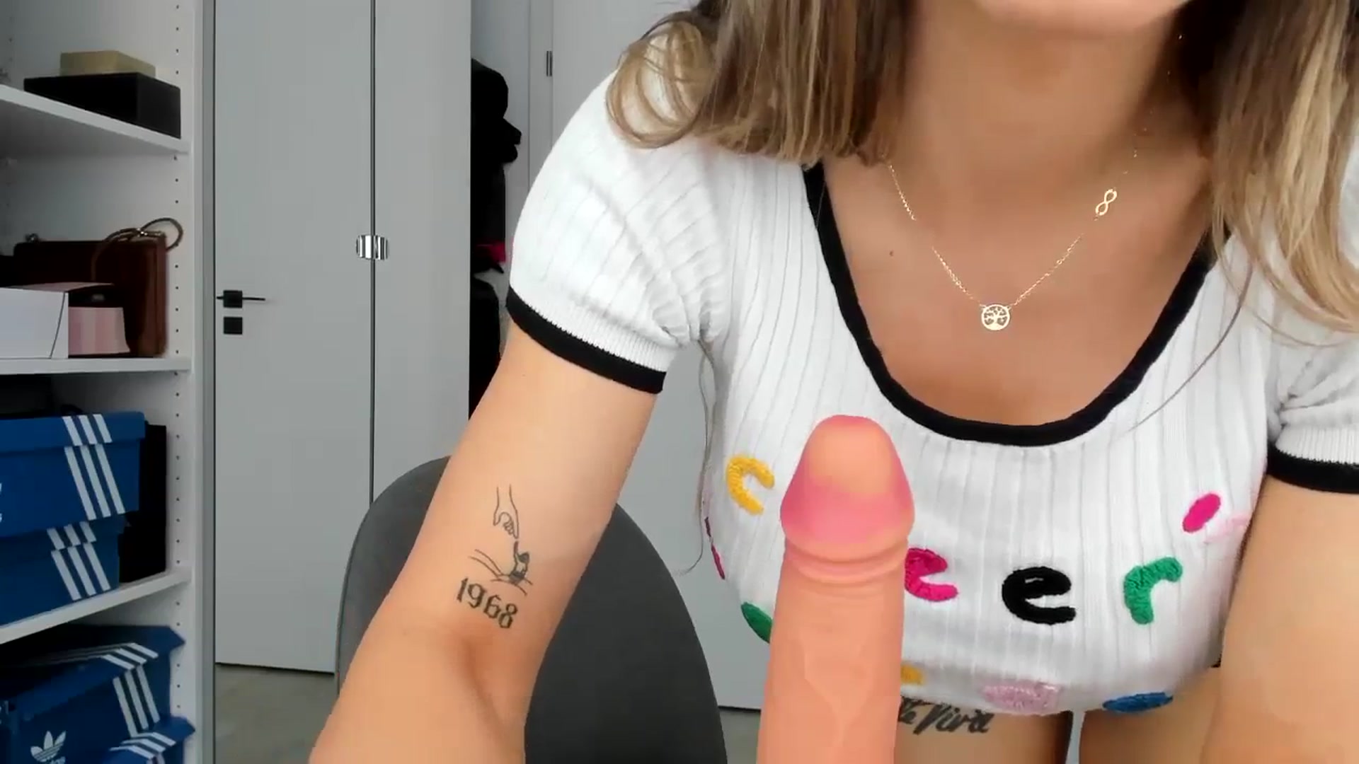 Gallery image thumbnail from Yourbabyyy96's myfreecams stream on, 04/01/2024, 13:29 image 11 of 20