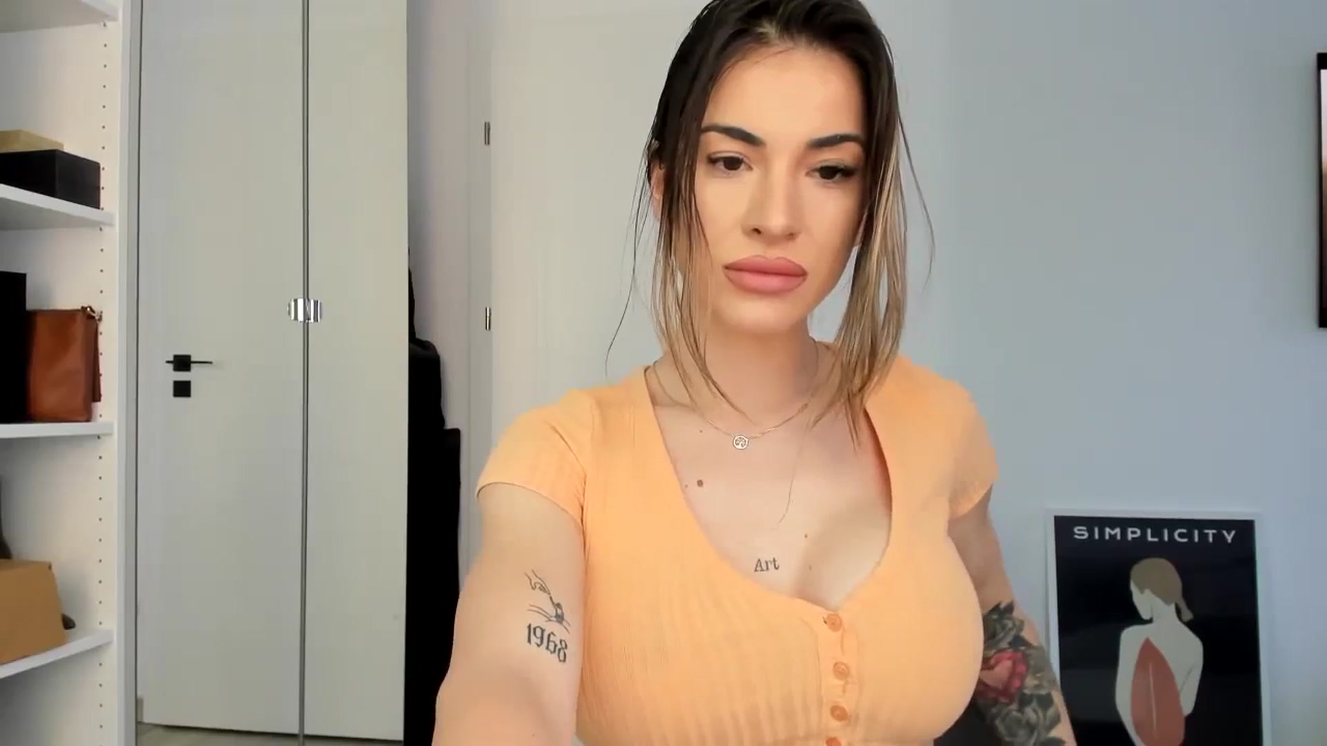 Gallery image thumbnail from Yourbabyyy96's myfreecams stream on, 04/12/2024, 14:26 image 15 of 20