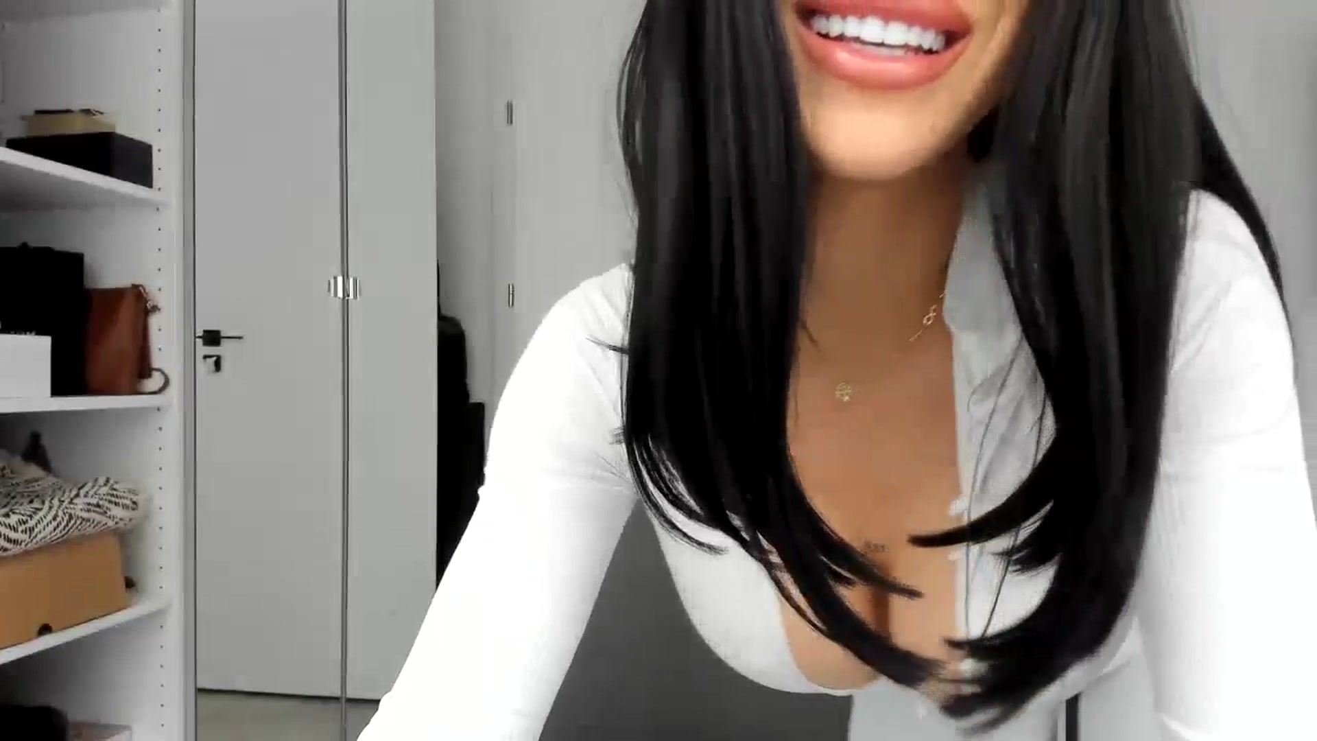 Gallery image thumbnail from Yourbabyyy96's myfreecams stream on, 04/17/2024, 10:22 image 8 of 20