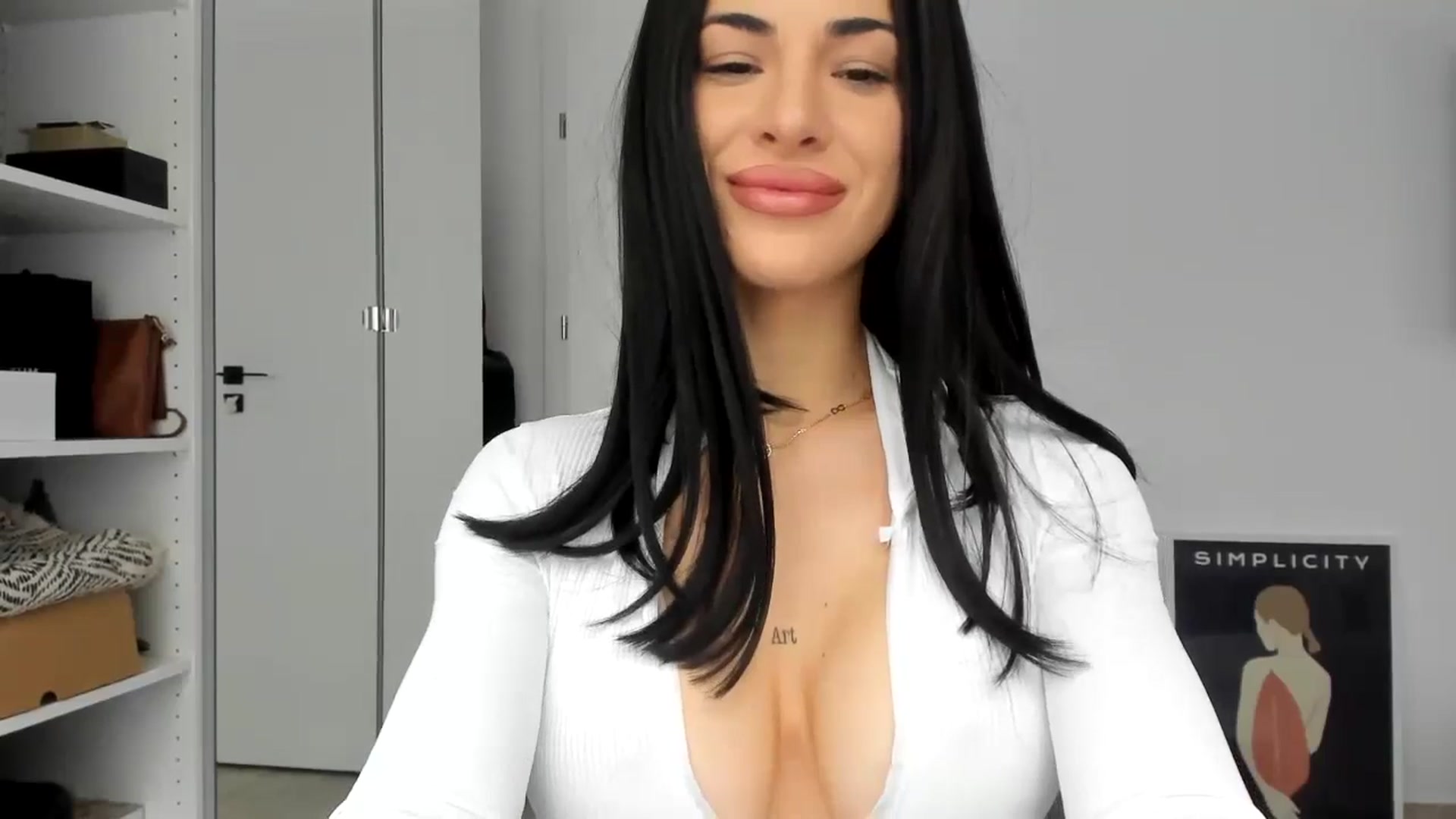 Gallery image thumbnail from Yourbabyyy96's myfreecams stream on, 04/17/2024, 10:22 image 17 of 20