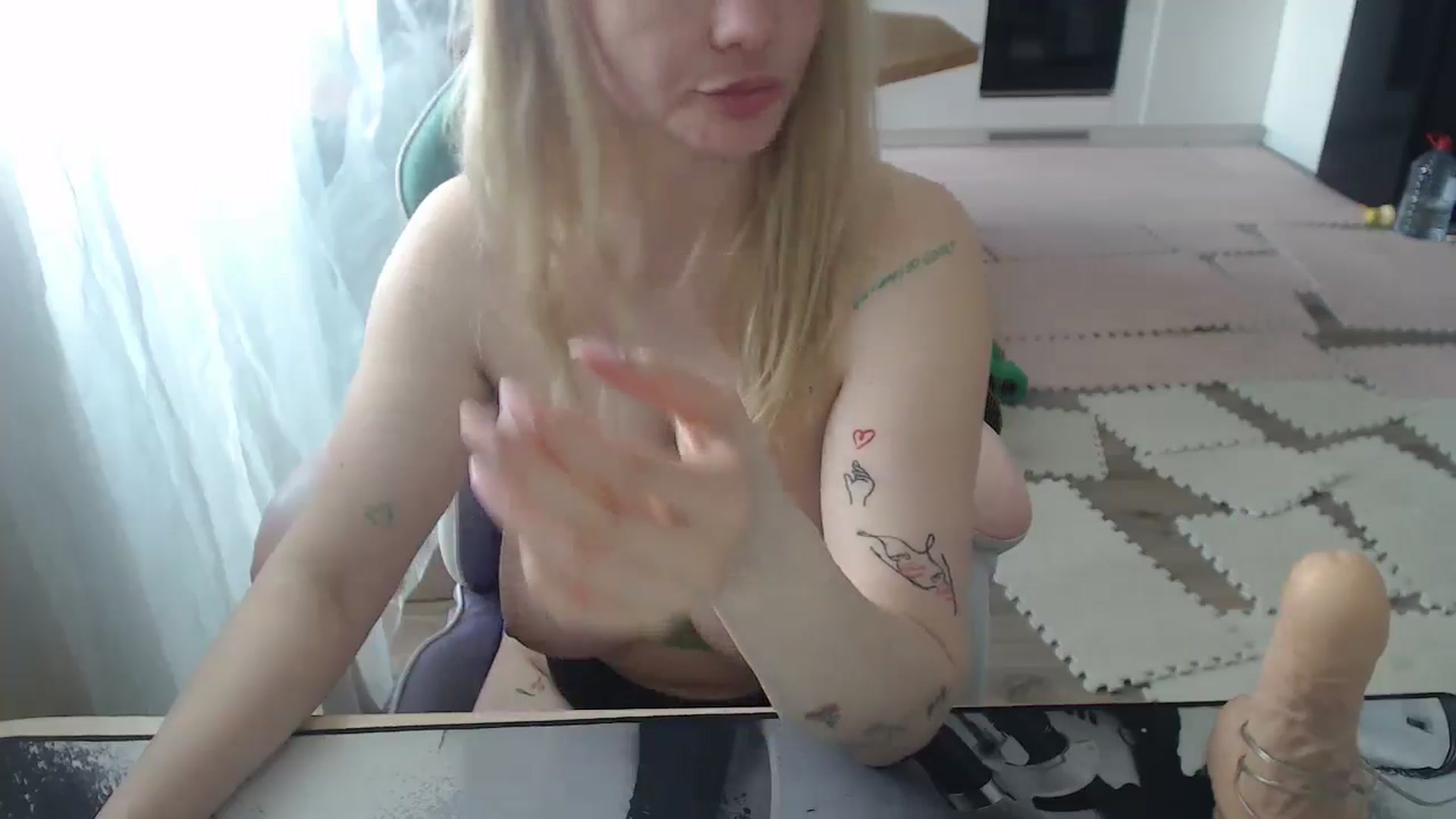 Gallery image thumbnail from Yourdream25's myfreecams stream on, 04/10/2025, 08:00 image 13 of 20