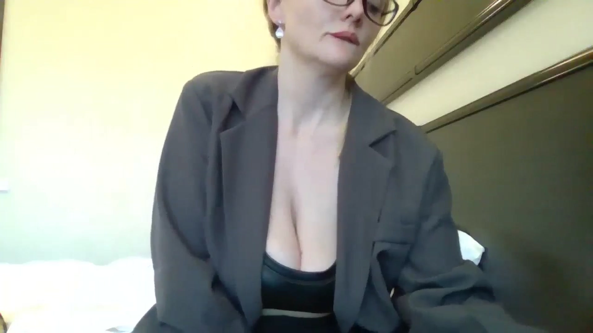 Gallery image thumbnail from Yourdream25's myfreecams stream on, 04/19/2025, 13:48 image 2 of 20