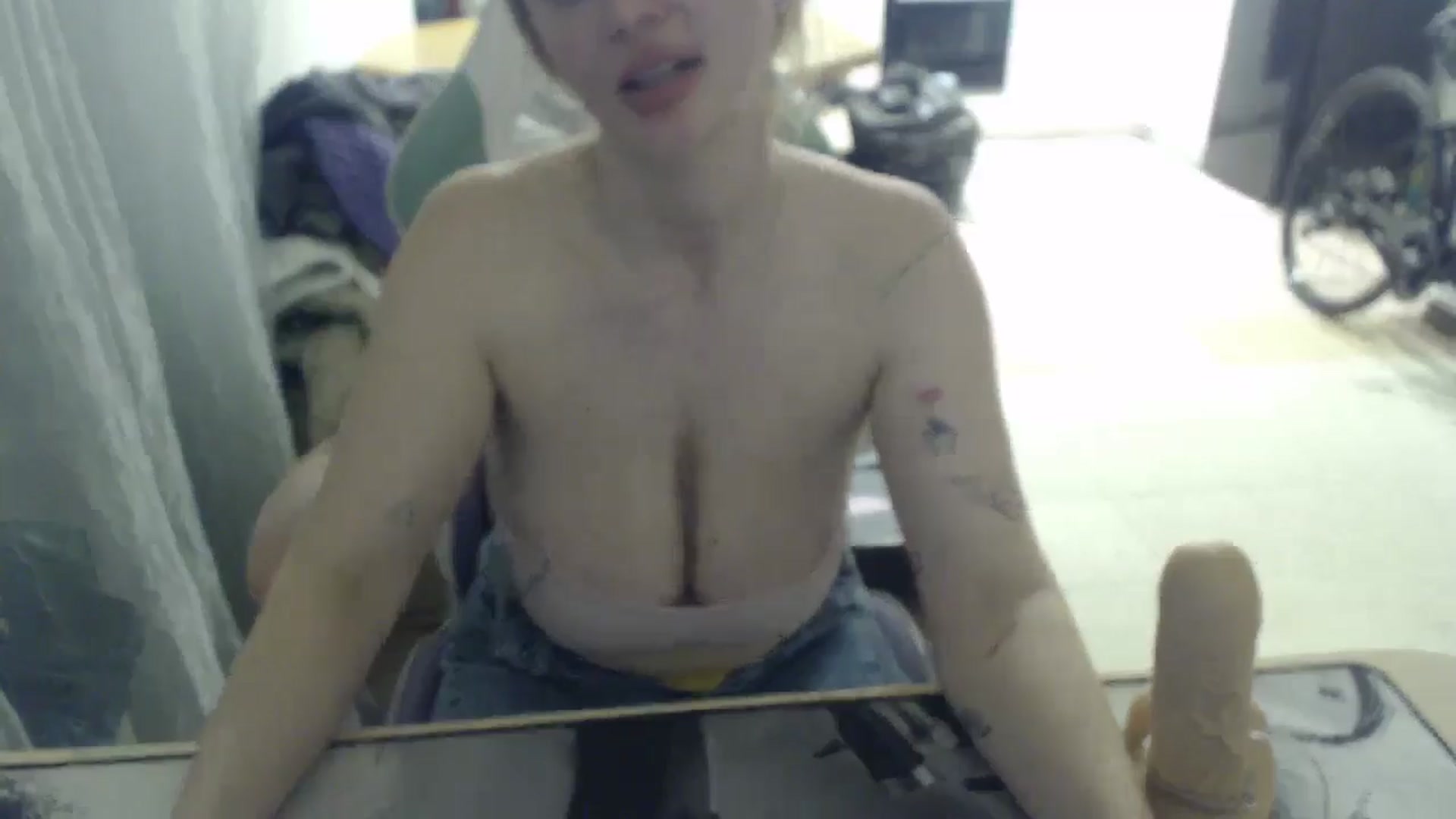 Gallery image thumbnail from Yourdream25's myfreecams stream on, 05/18/2025, 18:07 image 10 of 20