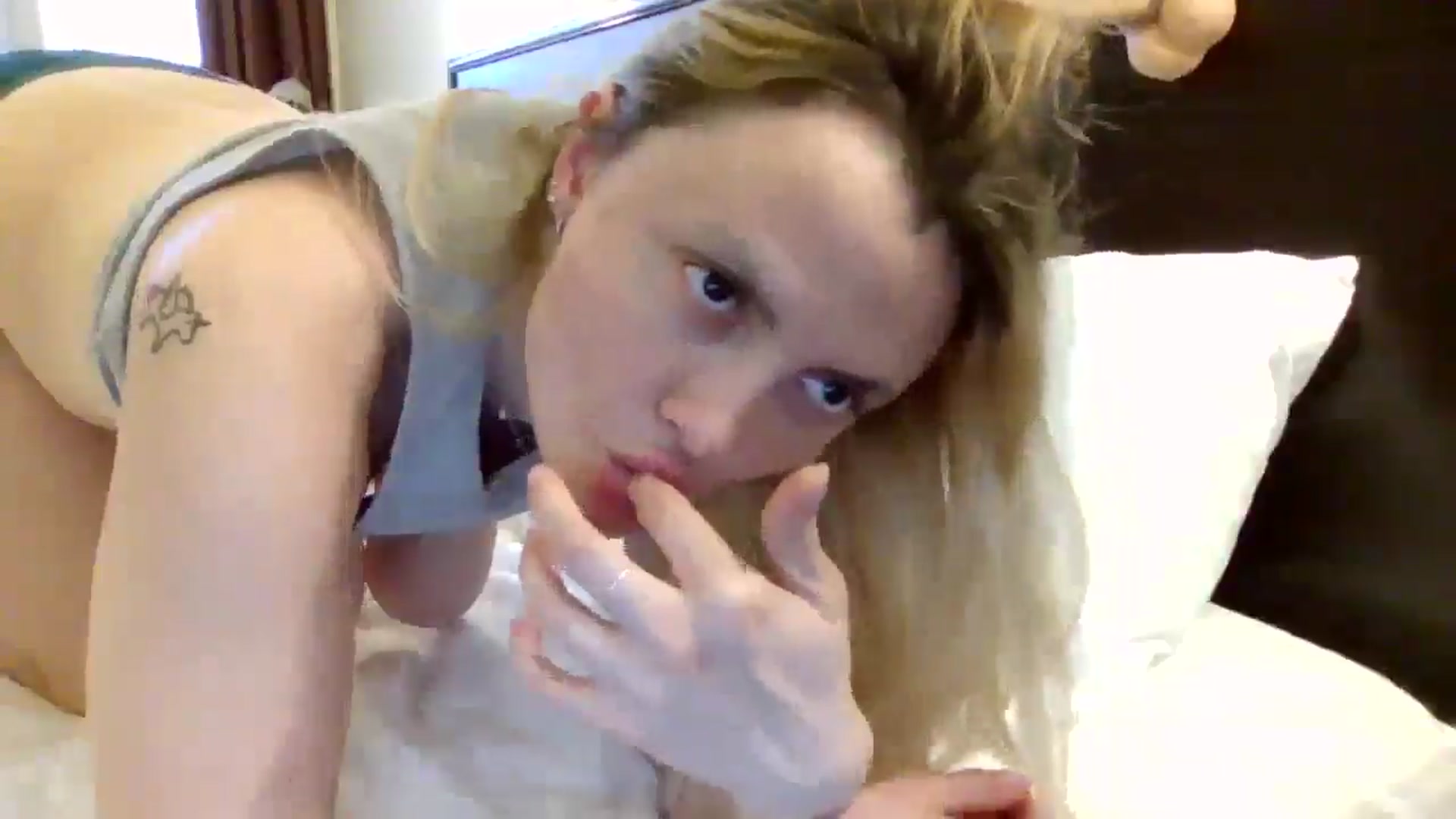Gallery image thumbnail from Yourdream25's myfreecams stream on, 05/28/2025, 16:13 image 16 of 20