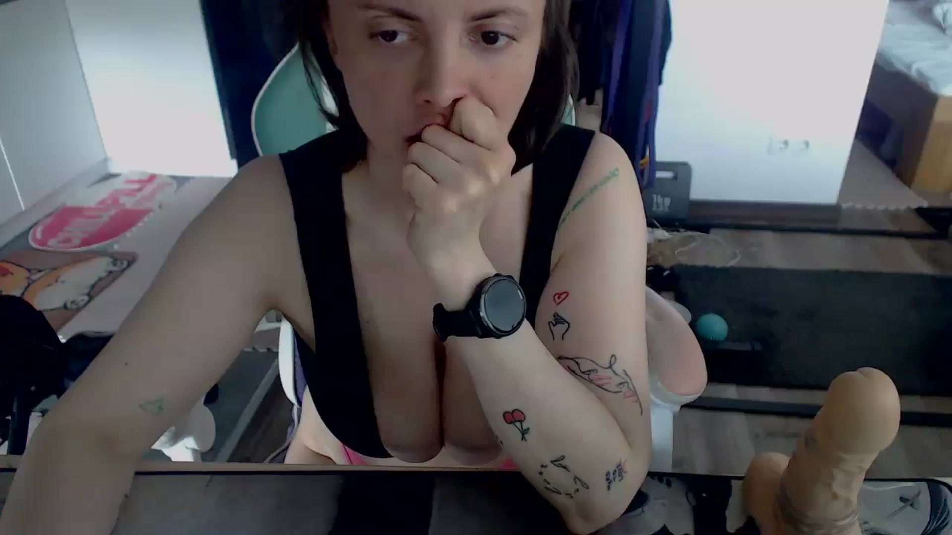 Gallery image thumbnail from Yourdream25's myfreecams stream on, 04/14/2026, 08:03 image 20 of 20