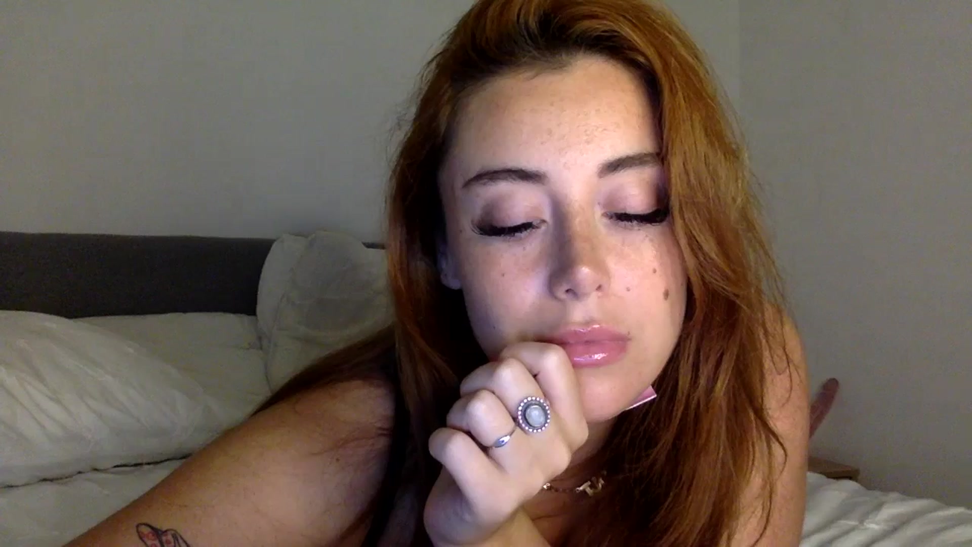 Gallery image thumbnail from Yourfavegall's myfreecams stream on, 10/26/2024, 04:30 image 18 of 20