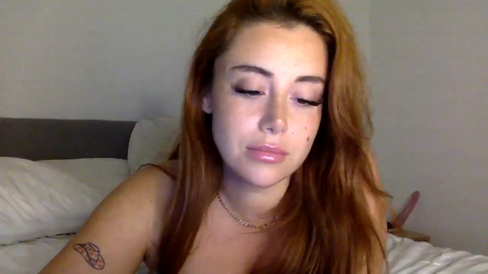 Gallery image thumbnail from Yourfavegall's myfreecams stream on, 10/26/2024, 04:30 image 16 of 20
