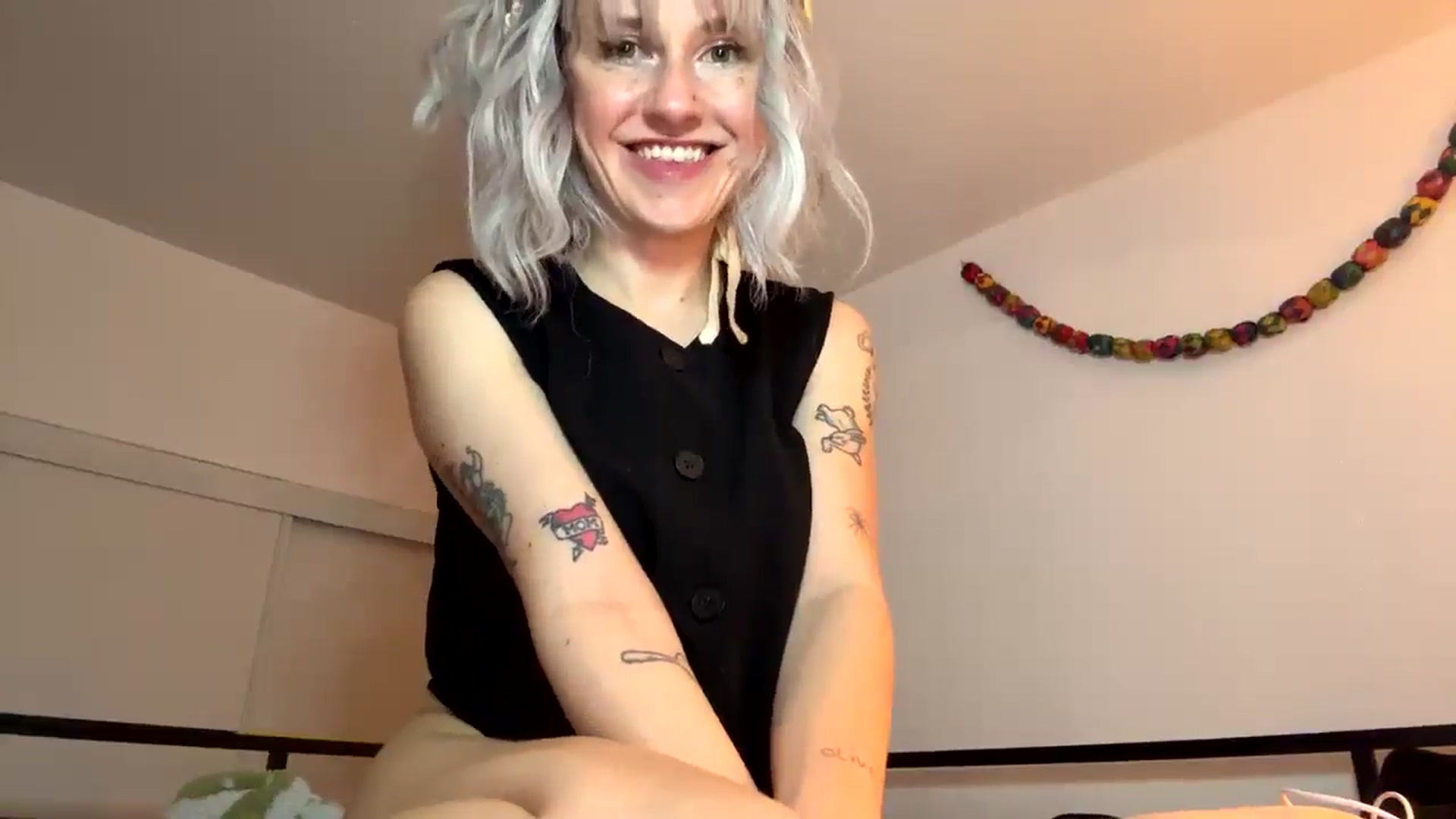 Gallery image thumbnail from Yourgirlalice's myfreecams stream on, 12/18/2025, 19:29 image 17 of 20