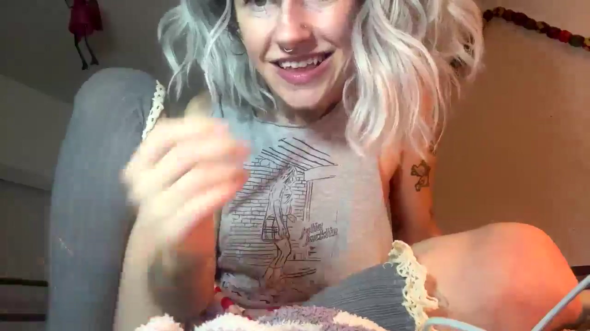 Gallery image thumbnail from Yourgirlalice's myfreecams stream on, 01/25/2026, 12:31 image 6 of 20