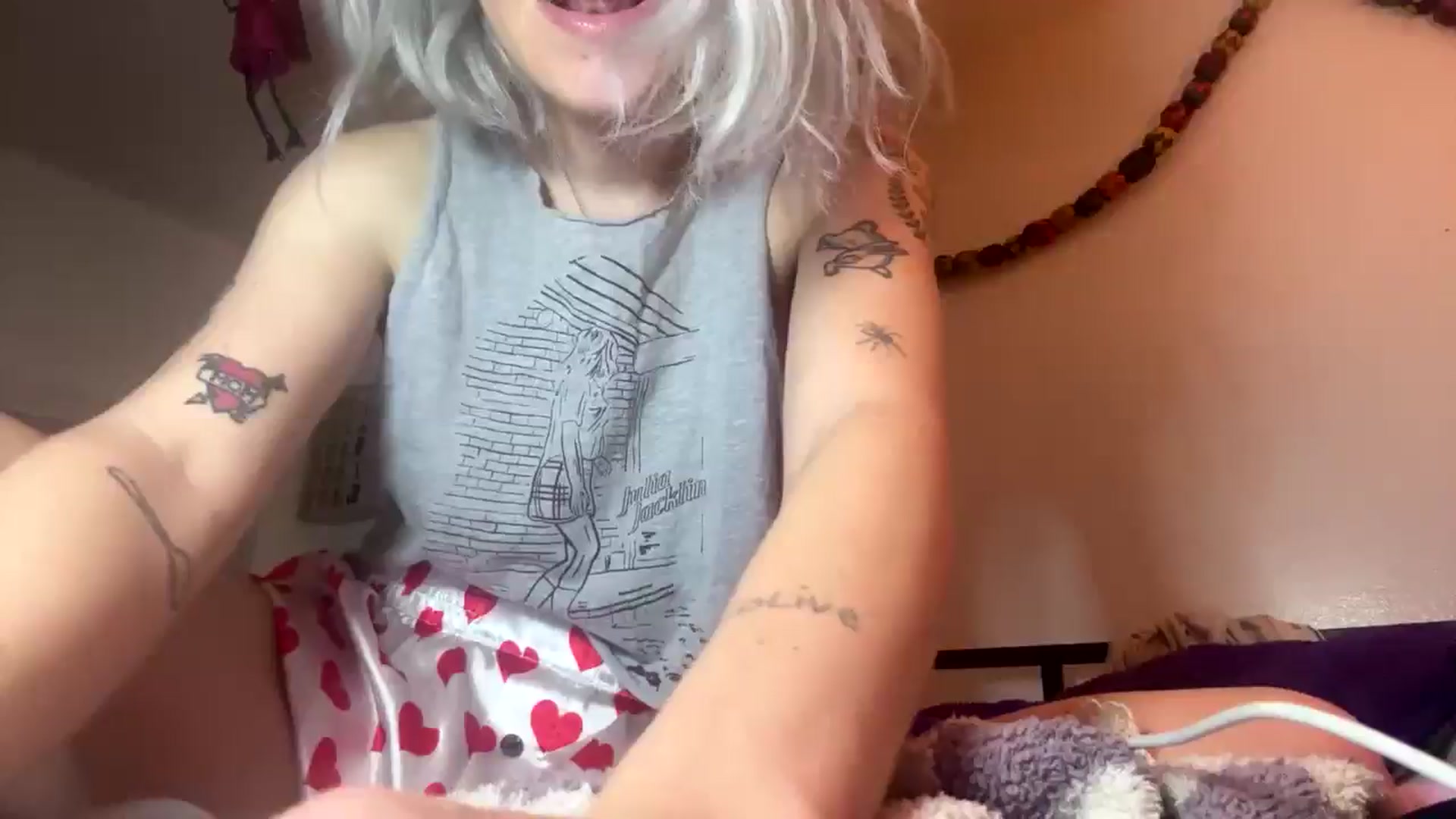 Gallery image thumbnail from Yourgirlalice's myfreecams stream on, 01/25/2026, 12:31 image 1 of 20