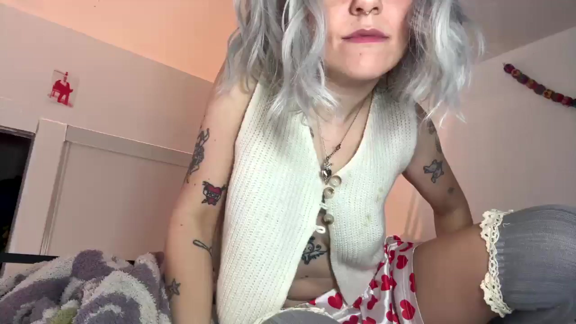 Gallery image thumbnail from Yourgirlalice's myfreecams stream on, 01/25/2026, 17:24 image 16 of 20
