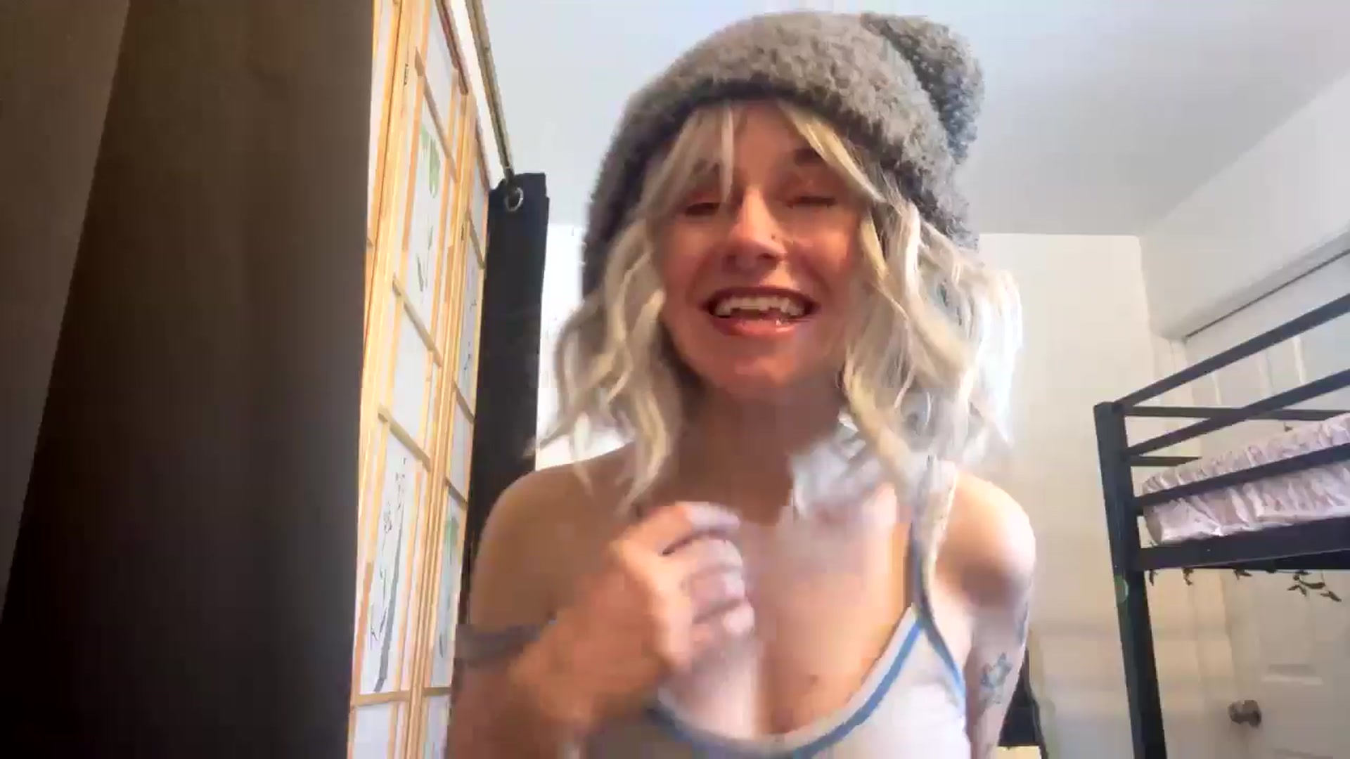 Gallery image thumbnail from Yourgirlalice's myfreecams stream on, 02/19/2026, 08:12 image 17 of 20