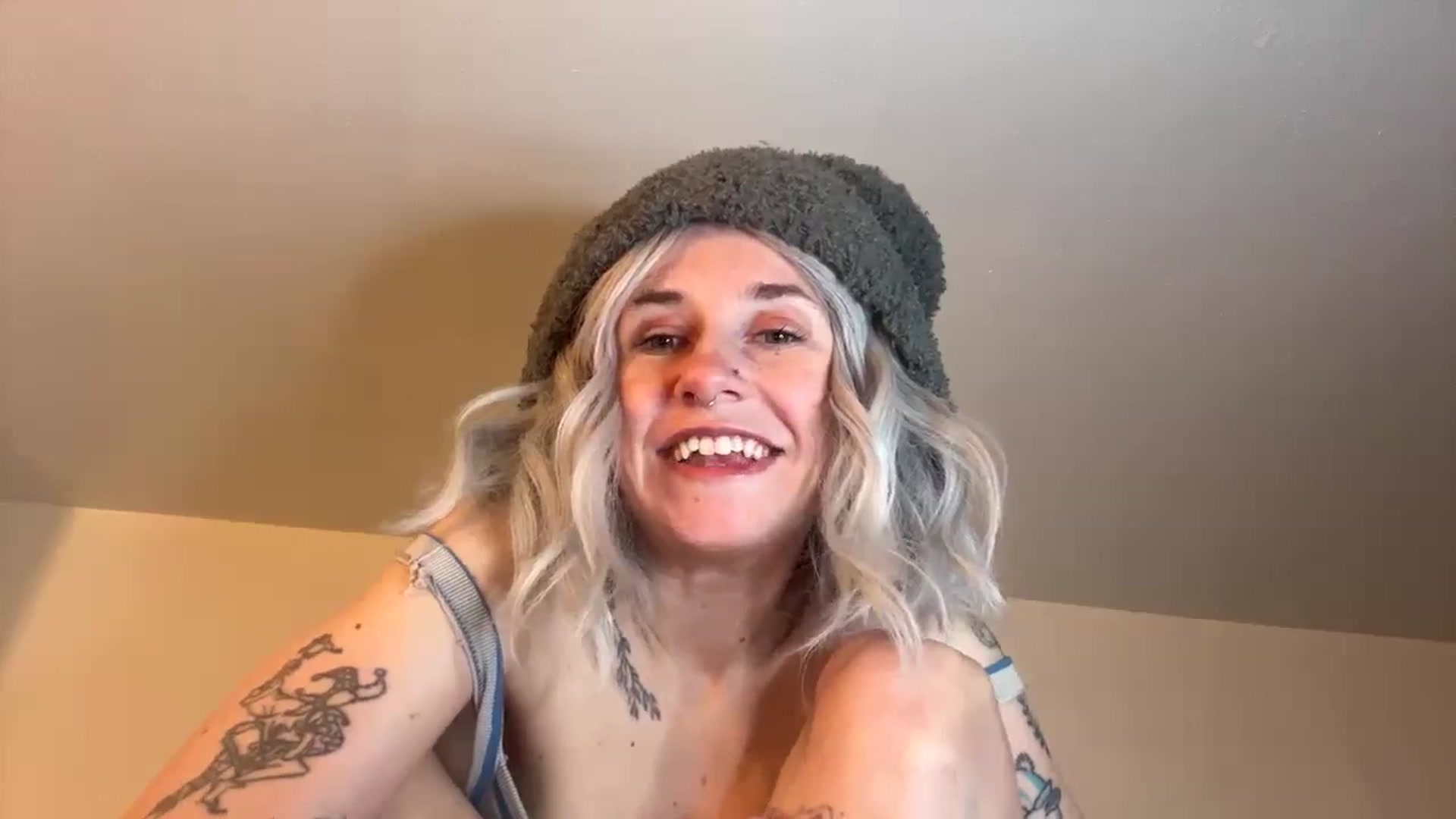 Gallery image thumbnail from Yourgirlalice's myfreecams stream on, 02/19/2026, 08:29 image 13 of 20