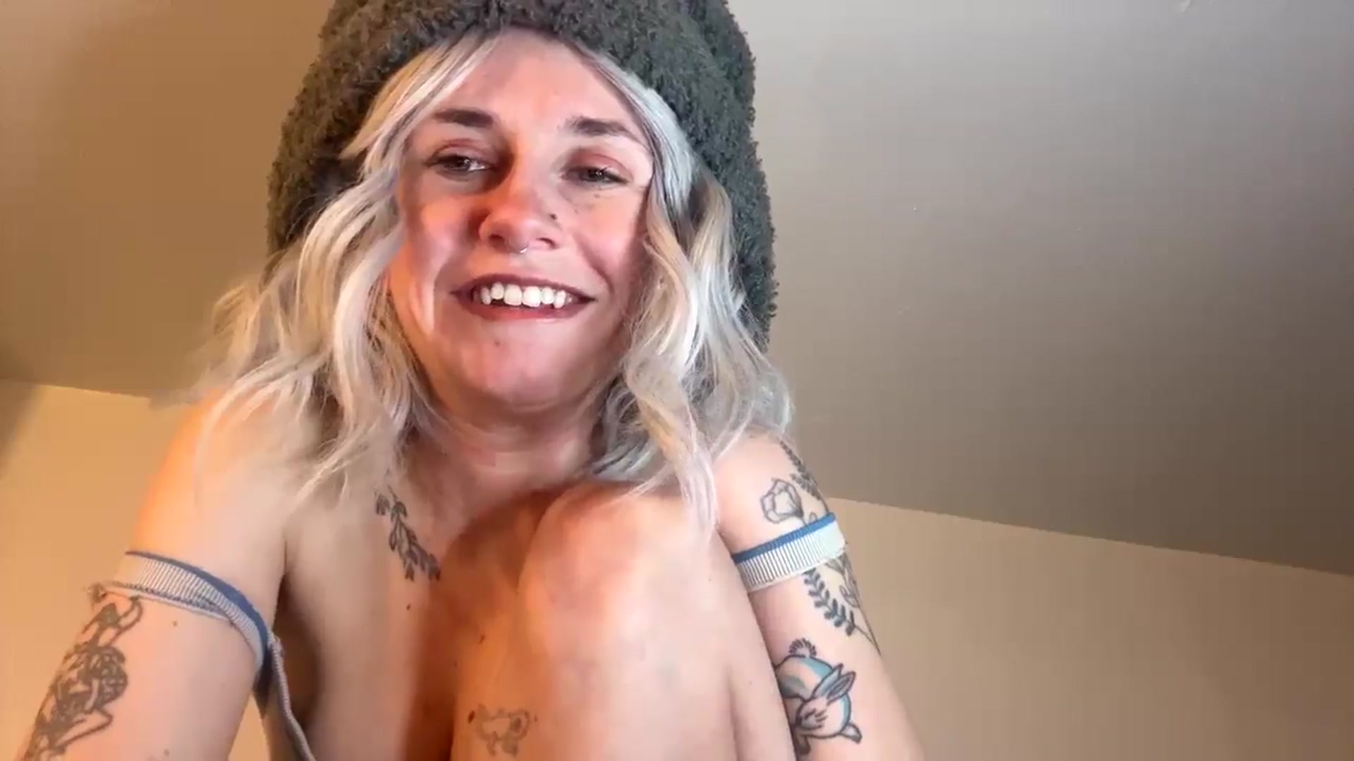 Gallery image thumbnail from Yourgirlalice's myfreecams stream on, 02/19/2026, 08:29 image 18 of 20