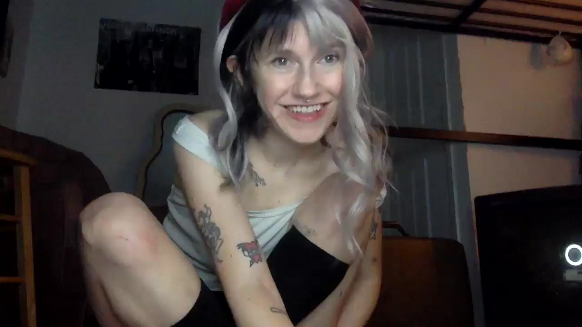 Gallery image thumbnail from Yourgirlalice's myfreecams stream on, 04/15/2026, 15:27 image 1 of 20
