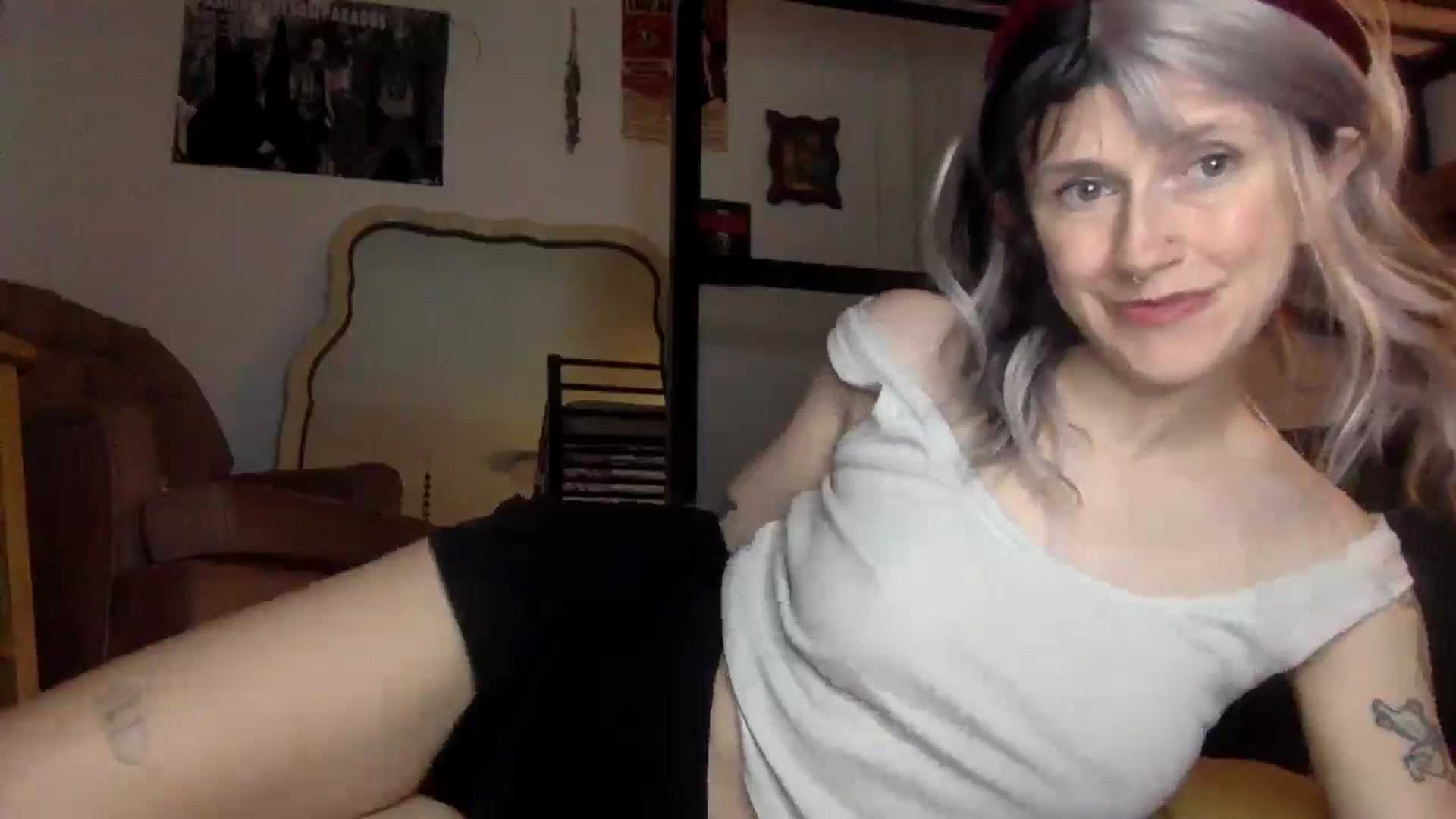 Gallery image thumbnail from Yourgirlalice's myfreecams stream on, 04/15/2026, 15:27 image 12 of 20