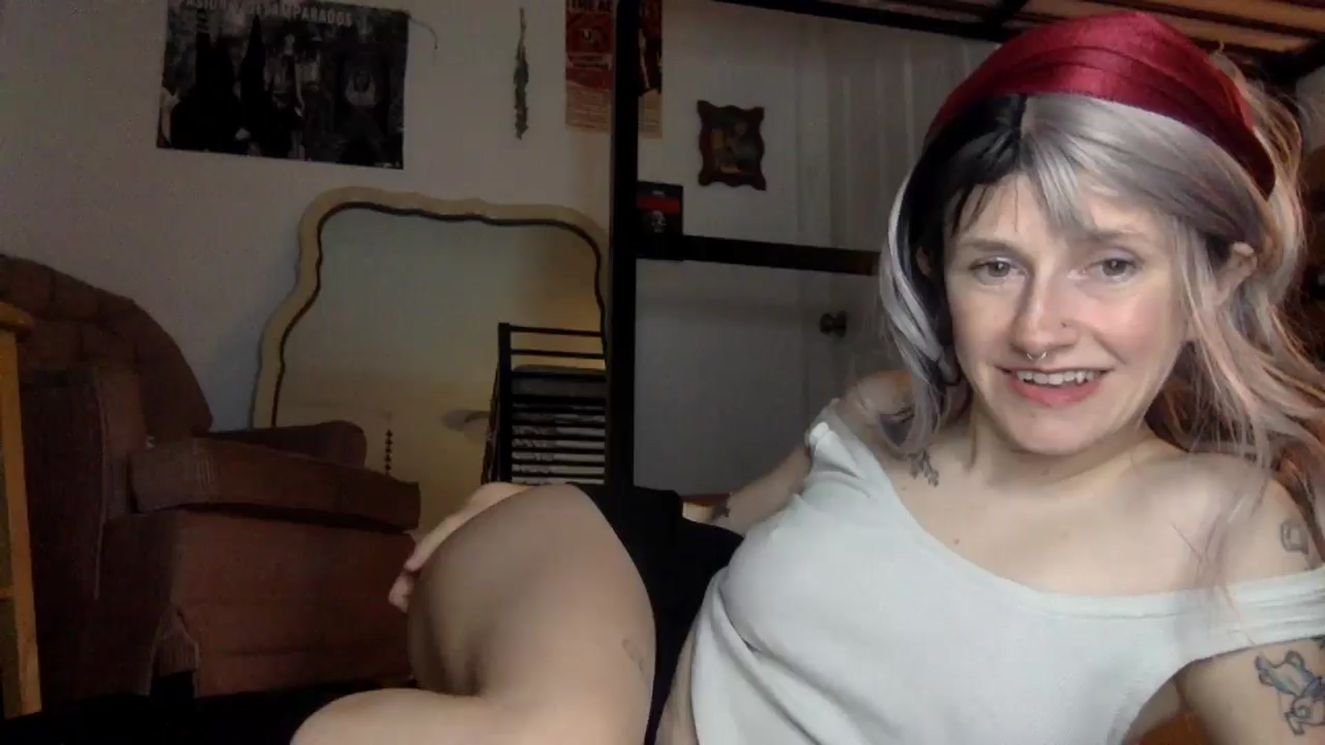 Gallery image thumbnail from Yourgirlalice's myfreecams stream on, 04/15/2026, 15:27 image 13 of 20