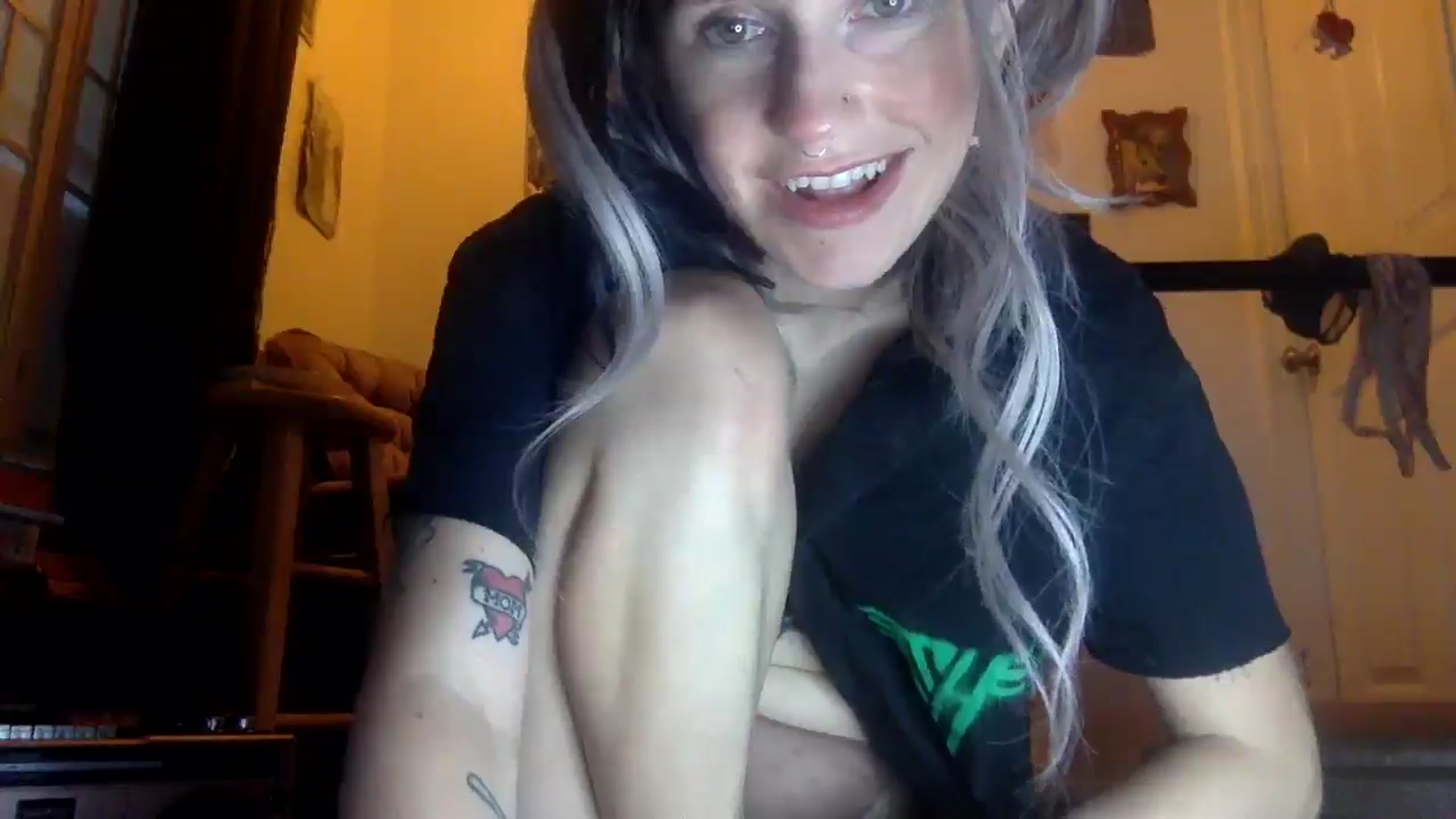 Gallery image thumbnail from Yourgirlalice's myfreecams stream on, 04/20/2026, 14:21 image 10 of 20