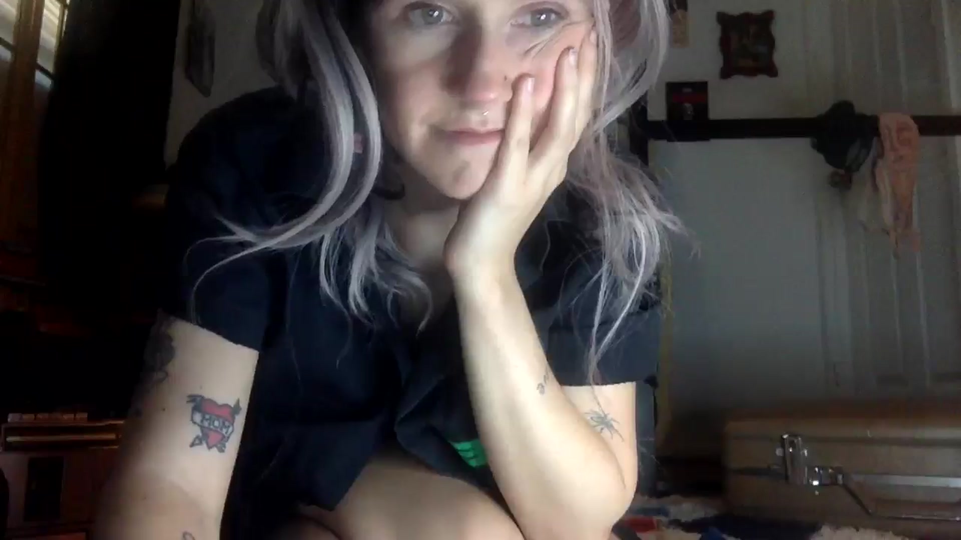 Gallery image thumbnail from Yourgirlalice's myfreecams stream on, 04/20/2026, 17:25 image 6 of 20