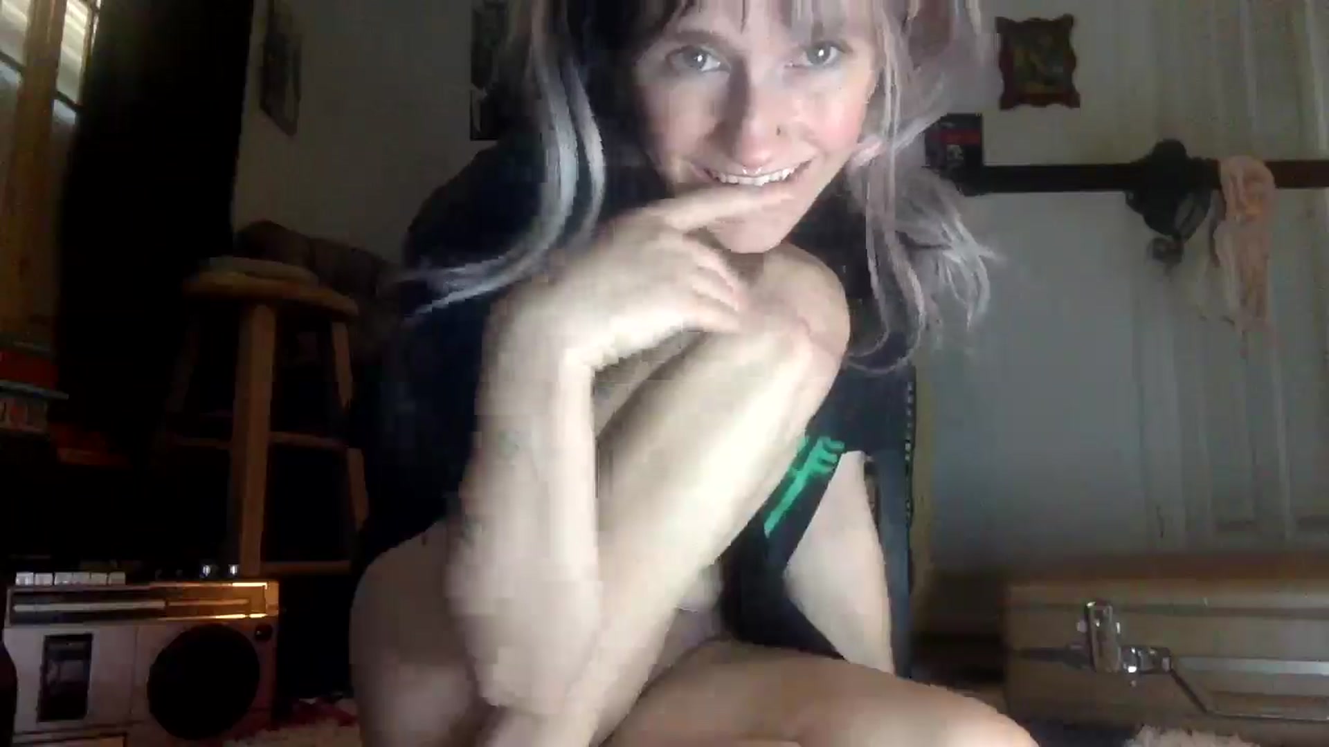 Gallery image thumbnail from Yourgirlalice's myfreecams stream on, 04/20/2026, 17:25 image 12 of 20