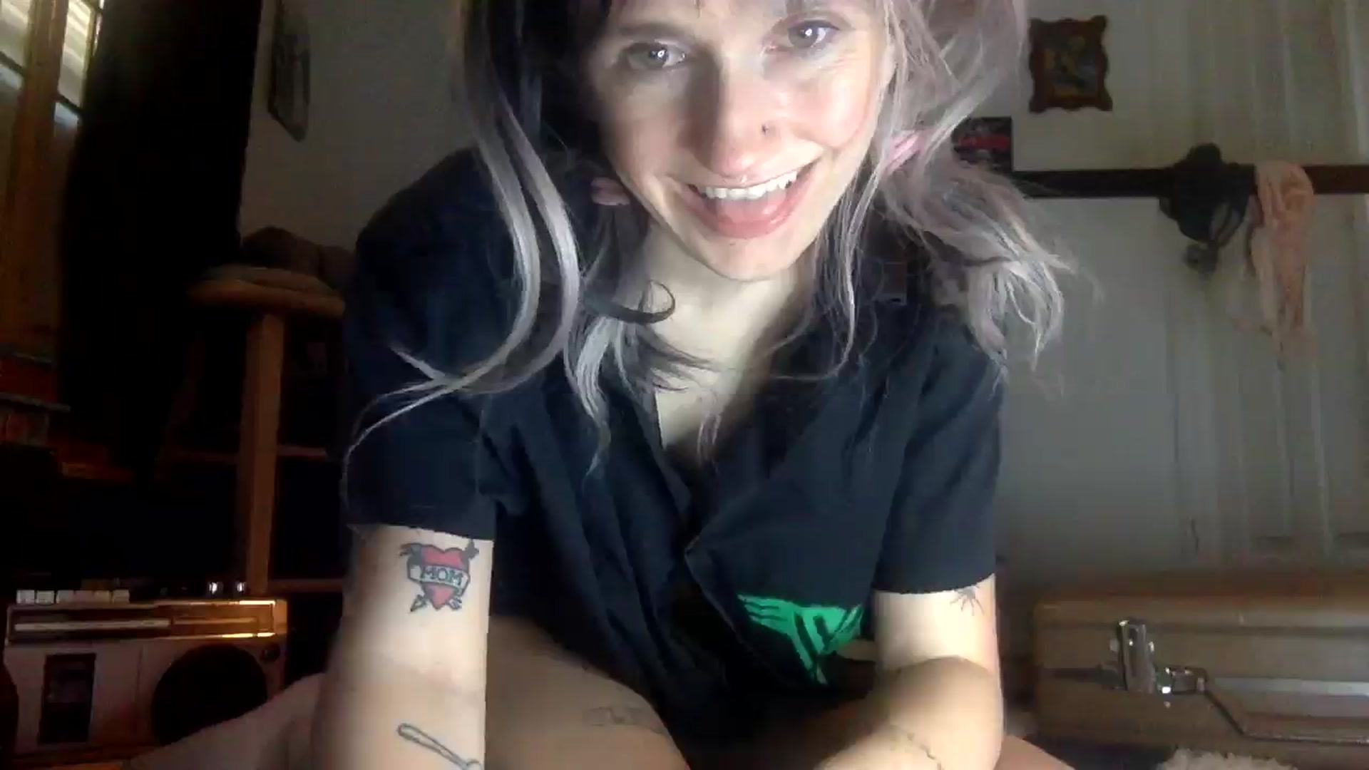 Gallery image thumbnail from Yourgirlalice's myfreecams stream on, 04/20/2026, 17:25 image 11 of 20