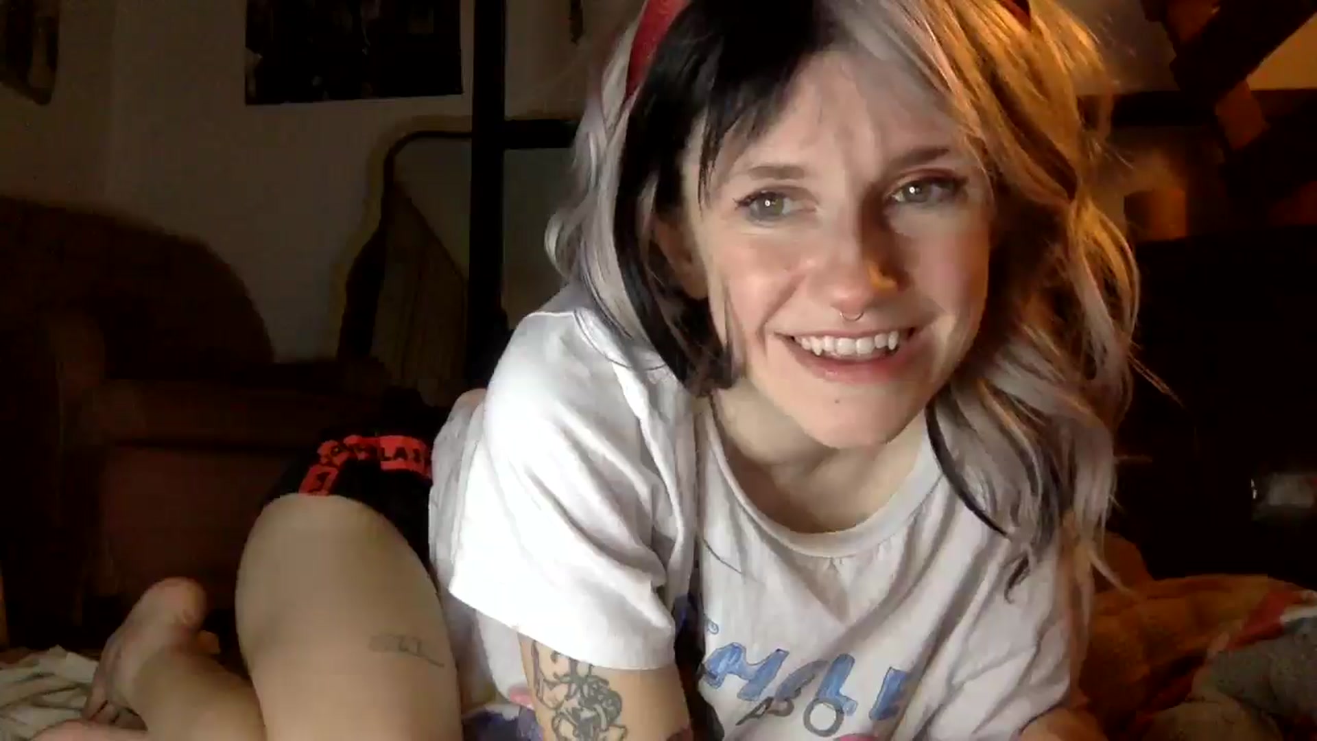 Gallery image thumbnail from Yourgirlalice's myfreecams stream on, 04/21/2026, 11:00 image 17 of 20