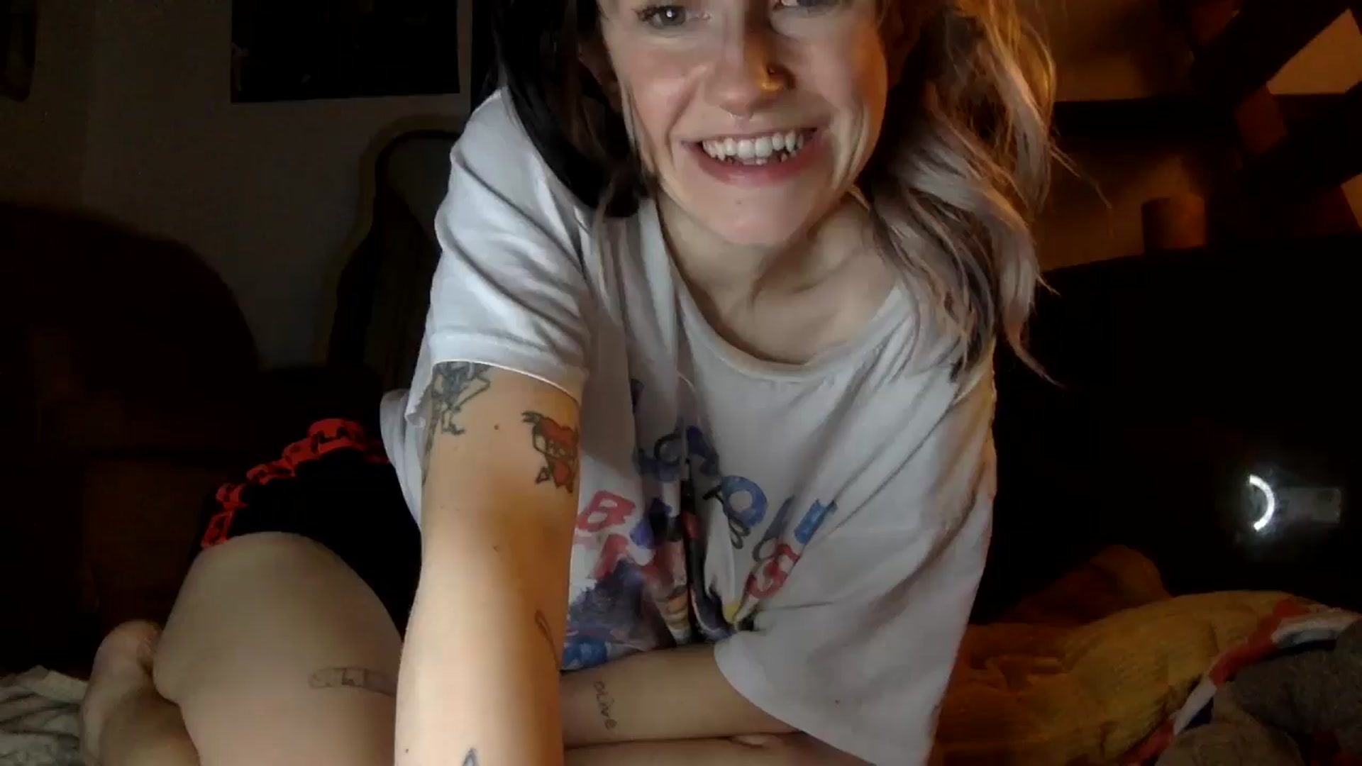 Gallery image thumbnail from Yourgirlalice's myfreecams stream on, 04/21/2026, 11:00 image 19 of 20