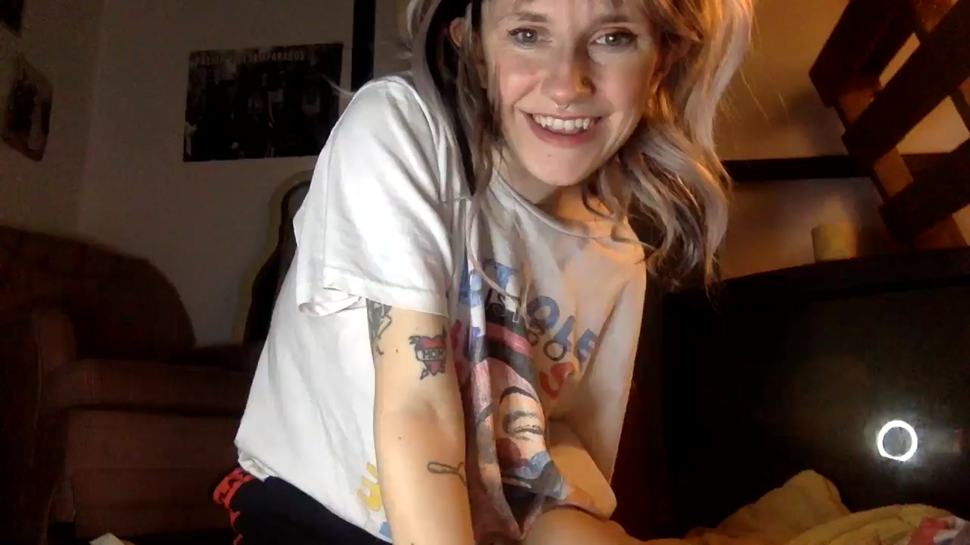 Gallery image thumbnail from Yourgirlalice's myfreecams stream on, 04/21/2026, 11:00 image 12 of 20