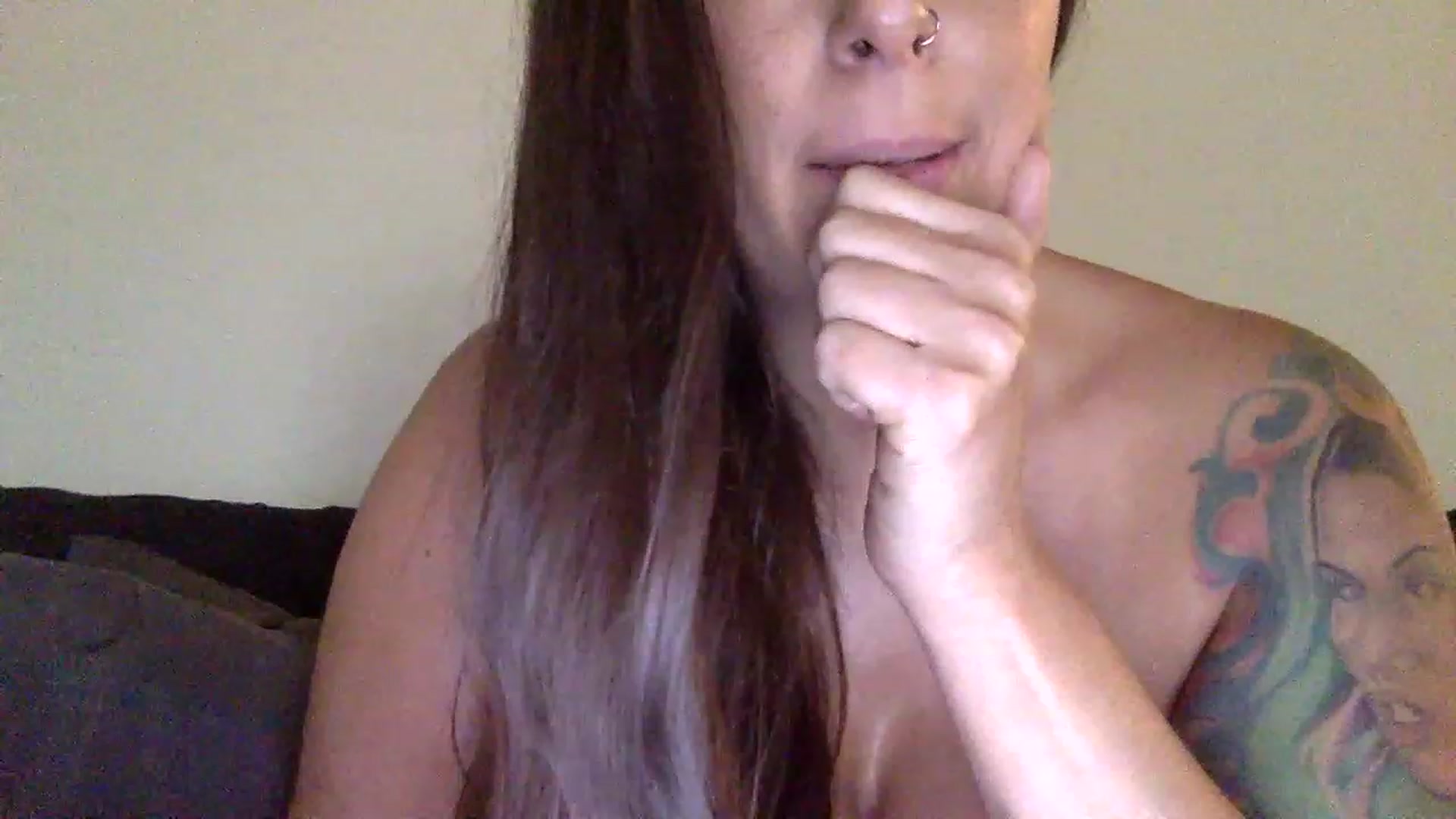 Gallery image thumbnail from Yourgirljones's myfreecams stream on, 11/14/2022, 20:57 image 18 of 20