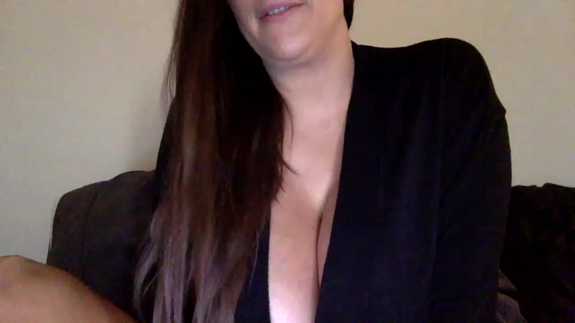 Gallery image thumbnail from Yourgirljones's myfreecams stream on, 11/21/2022, 18:34 image 8 of 20