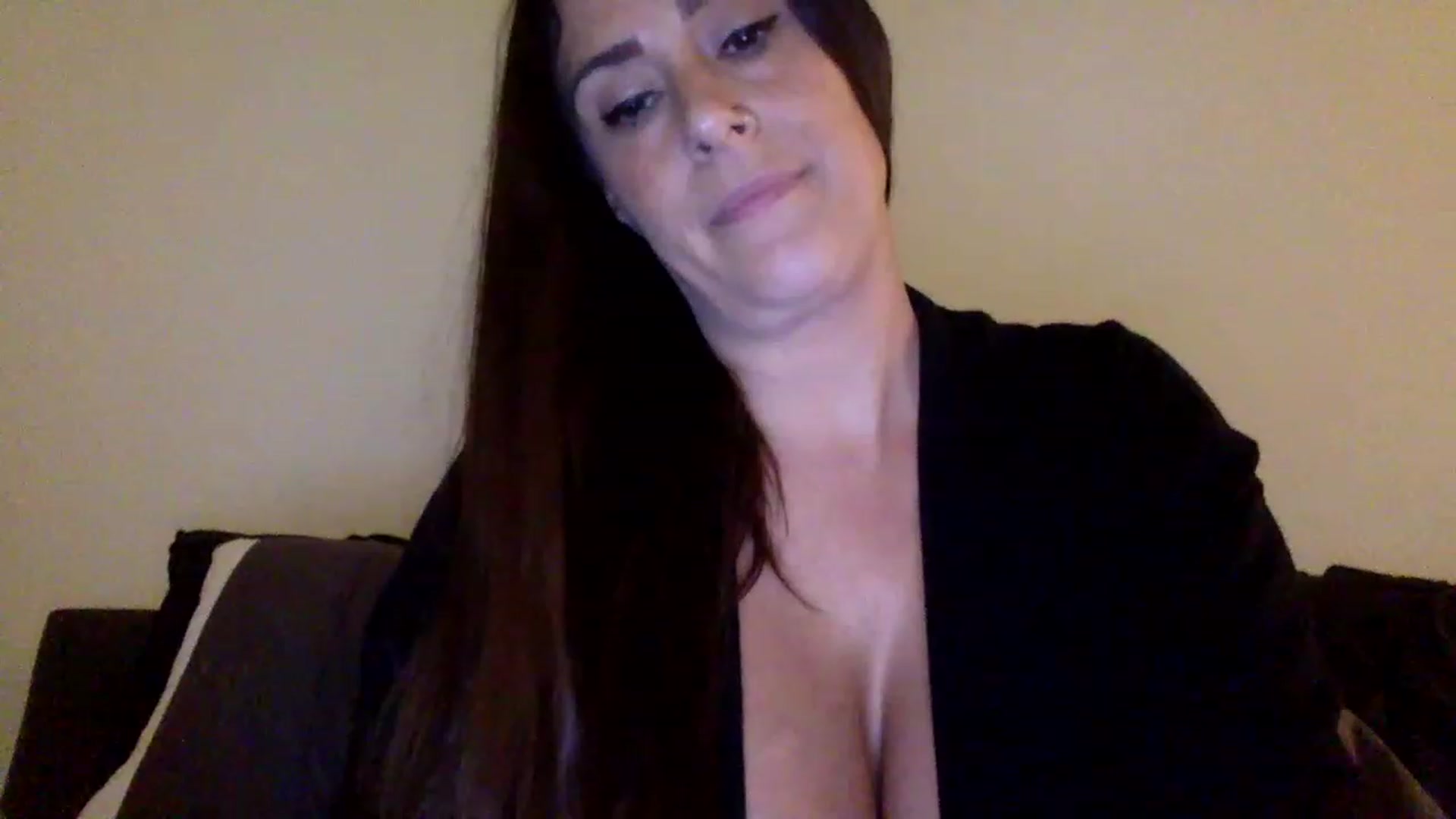Gallery image thumbnail from Yourgirljones's myfreecams stream on, 11/21/2022, 21:11 image 11 of 20
